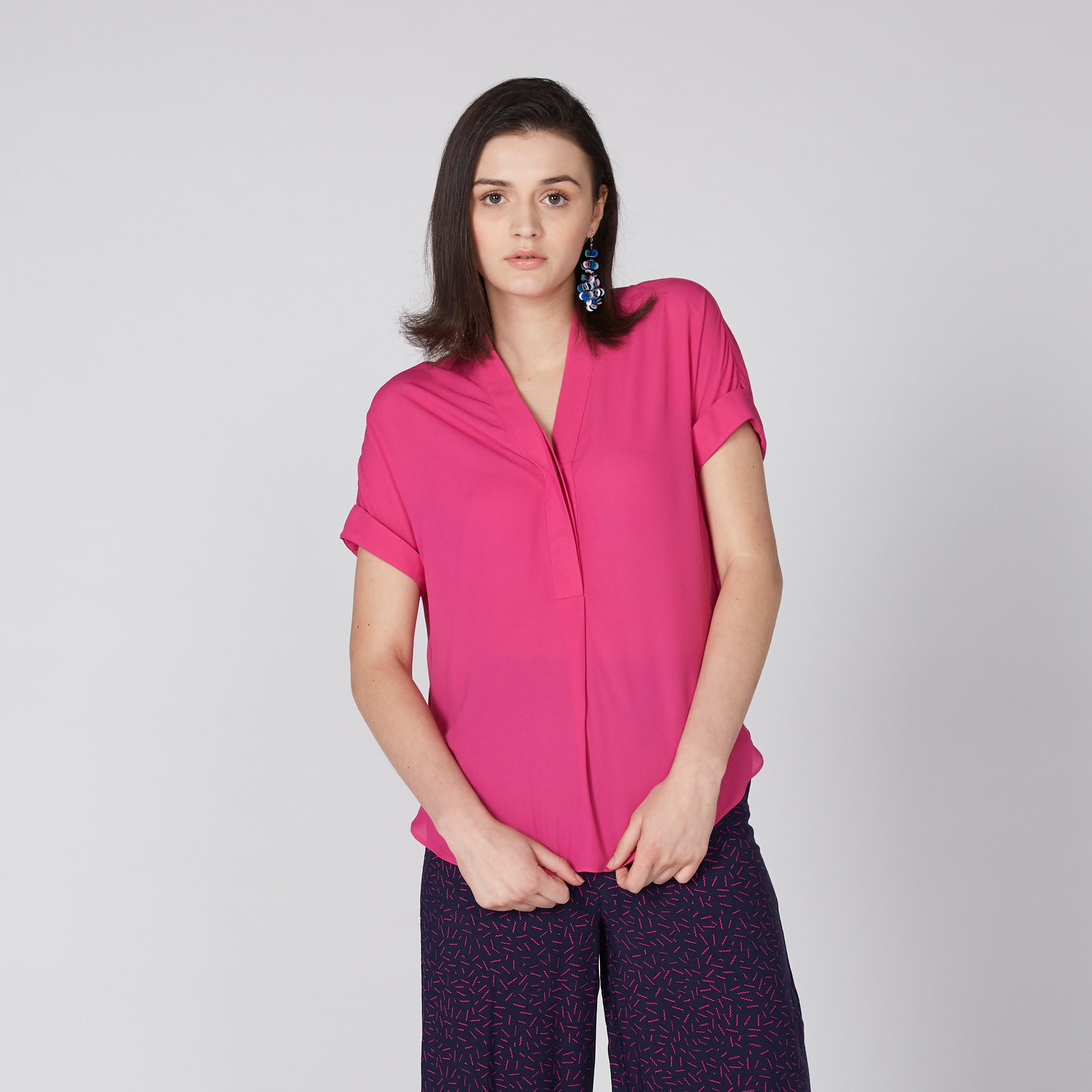 بلوزة بياقة V وأكمام قصيرة-women-clothing-shirtsandblouses-blouses-image-3