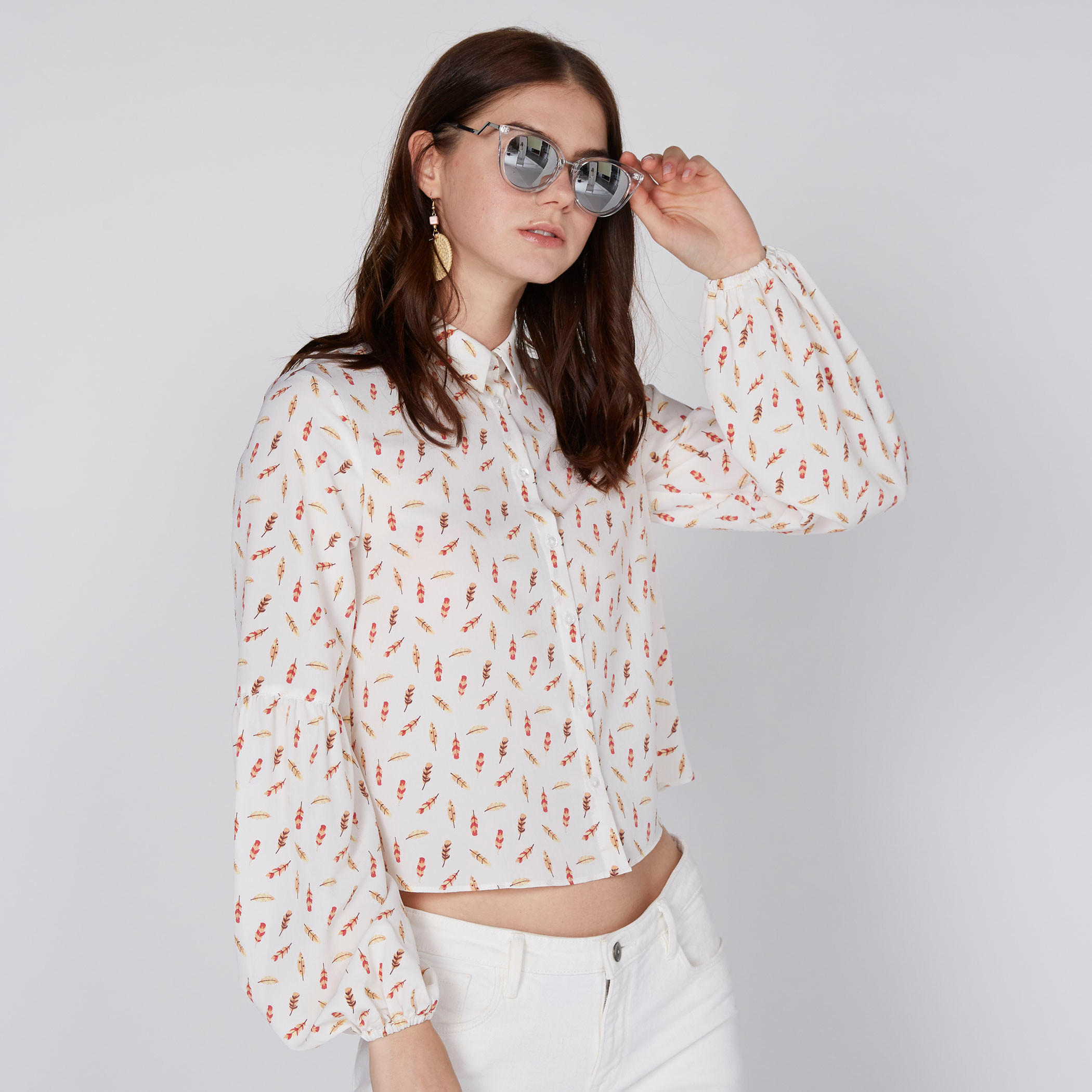 بلوزة قصيرة ومنسوجة بأكمام واسعة وطبعات-women-clothing-shirtsandblouses-blouses-image-2