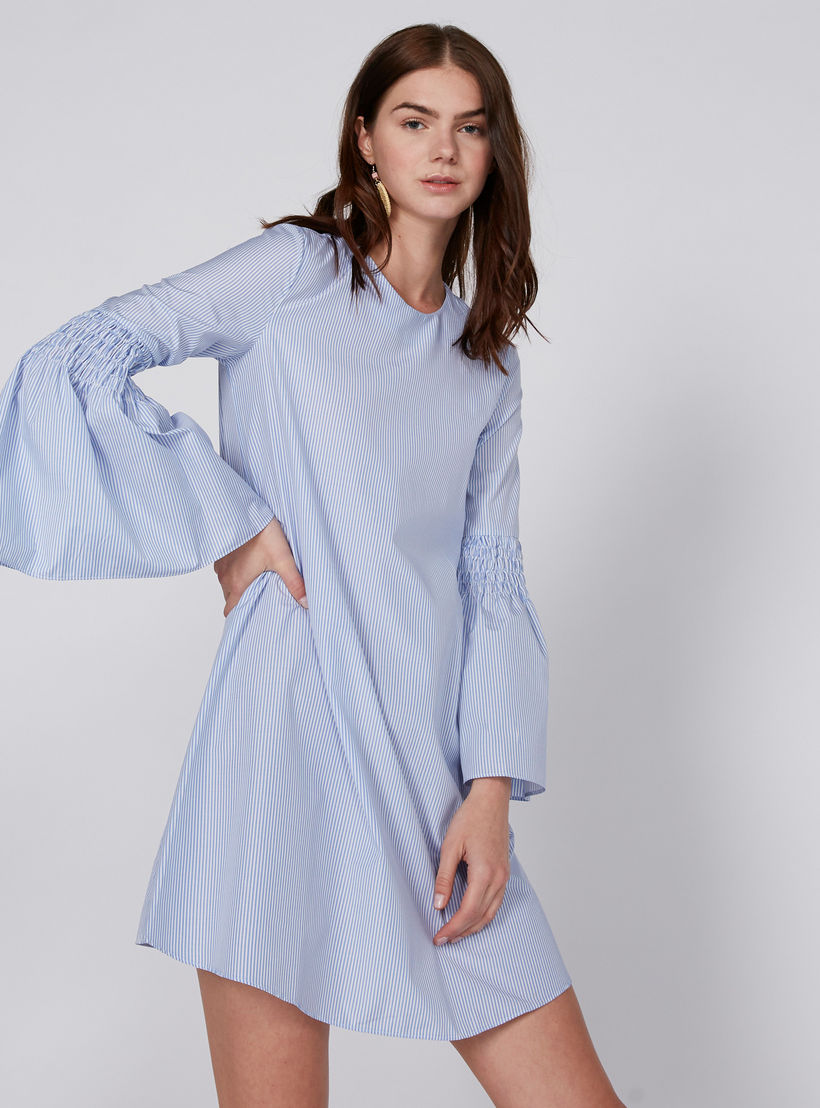 فستان مقلّم بياقة مستديرة وأكمام كشكش-women-clothing-dresses-image-1