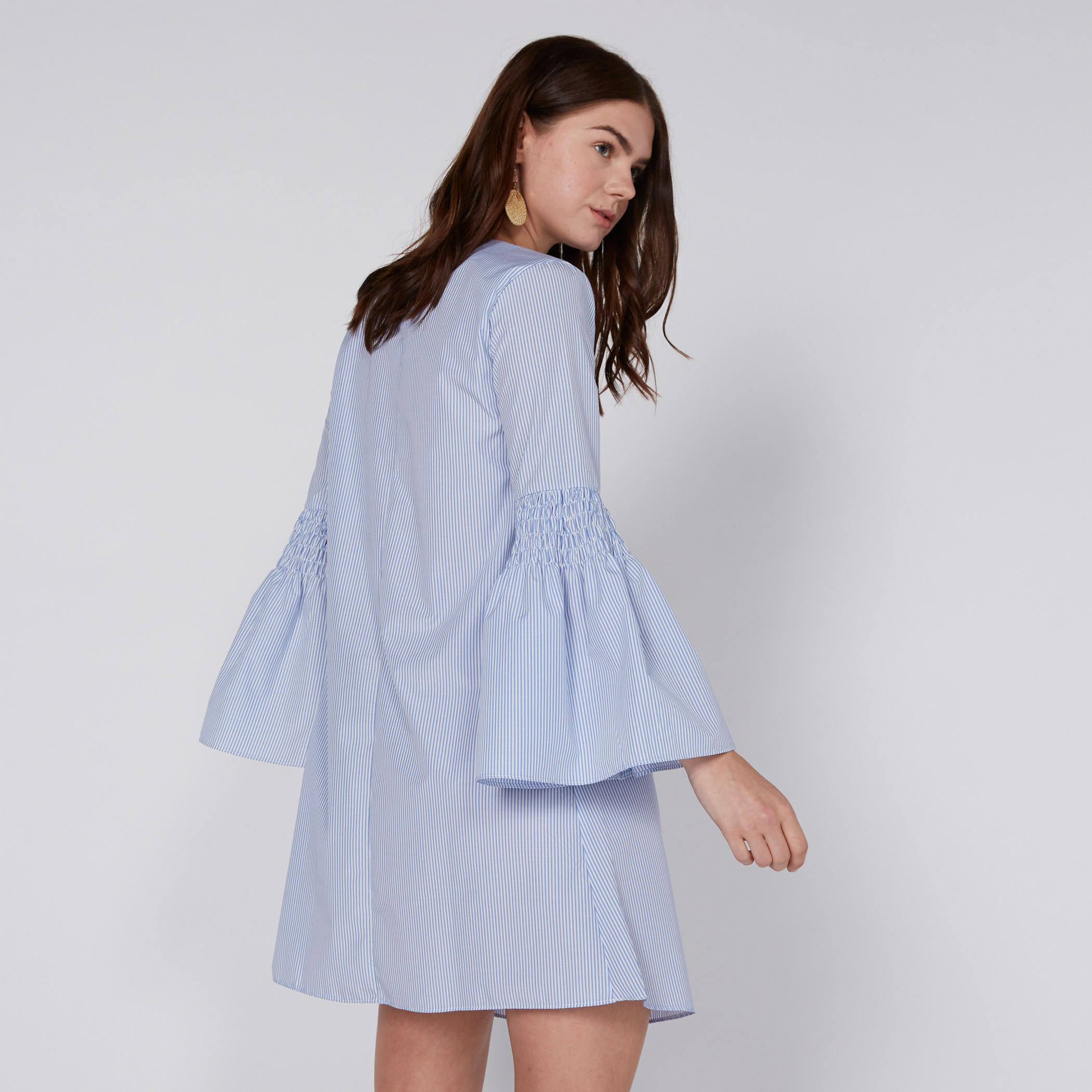 فستان مقلّم بياقة مستديرة وأكمام كشكش-women-clothing-dresses-image-3