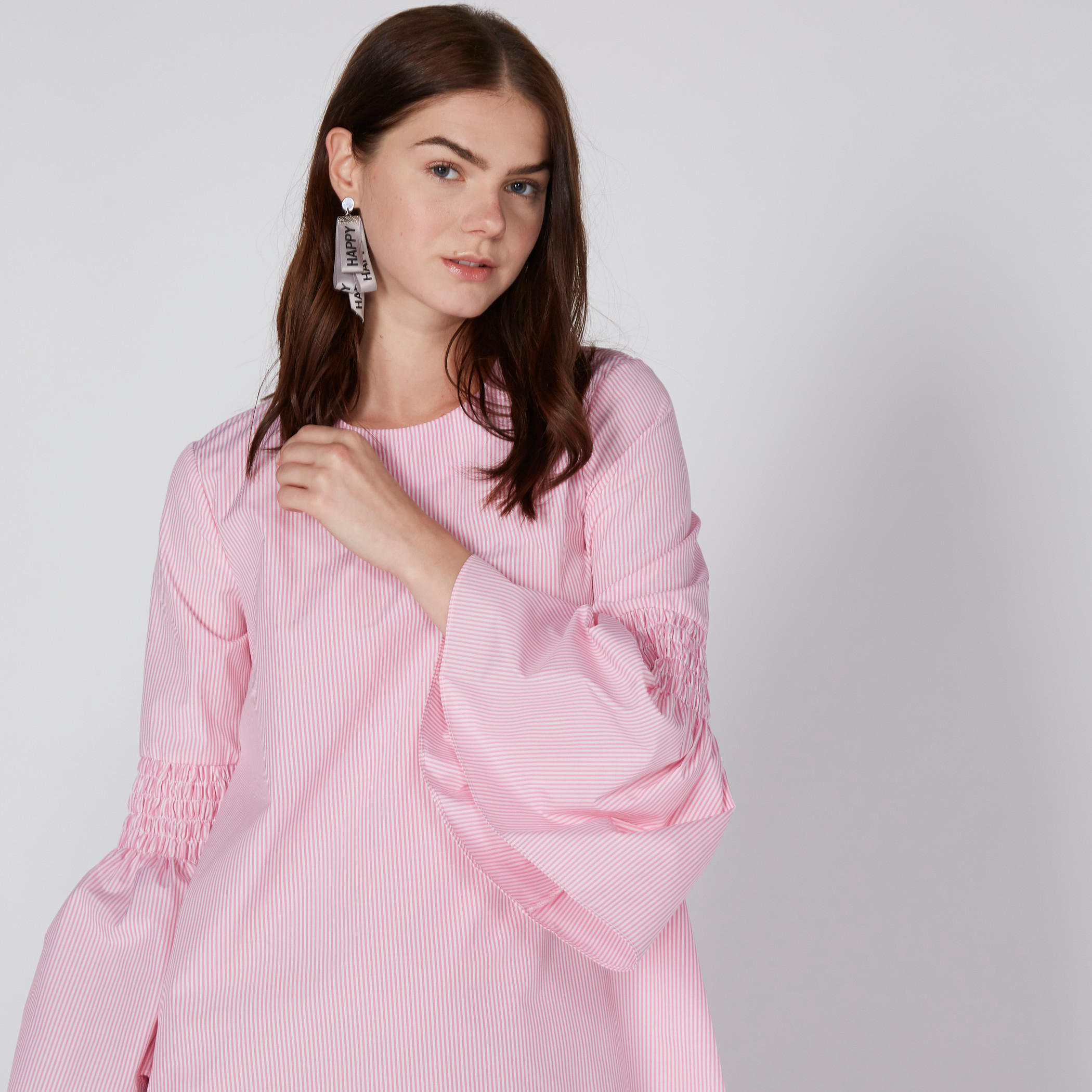 فستان مقلّم بياقة مستديرة وأكمام كشكش-women-clothing-dresses-image-2