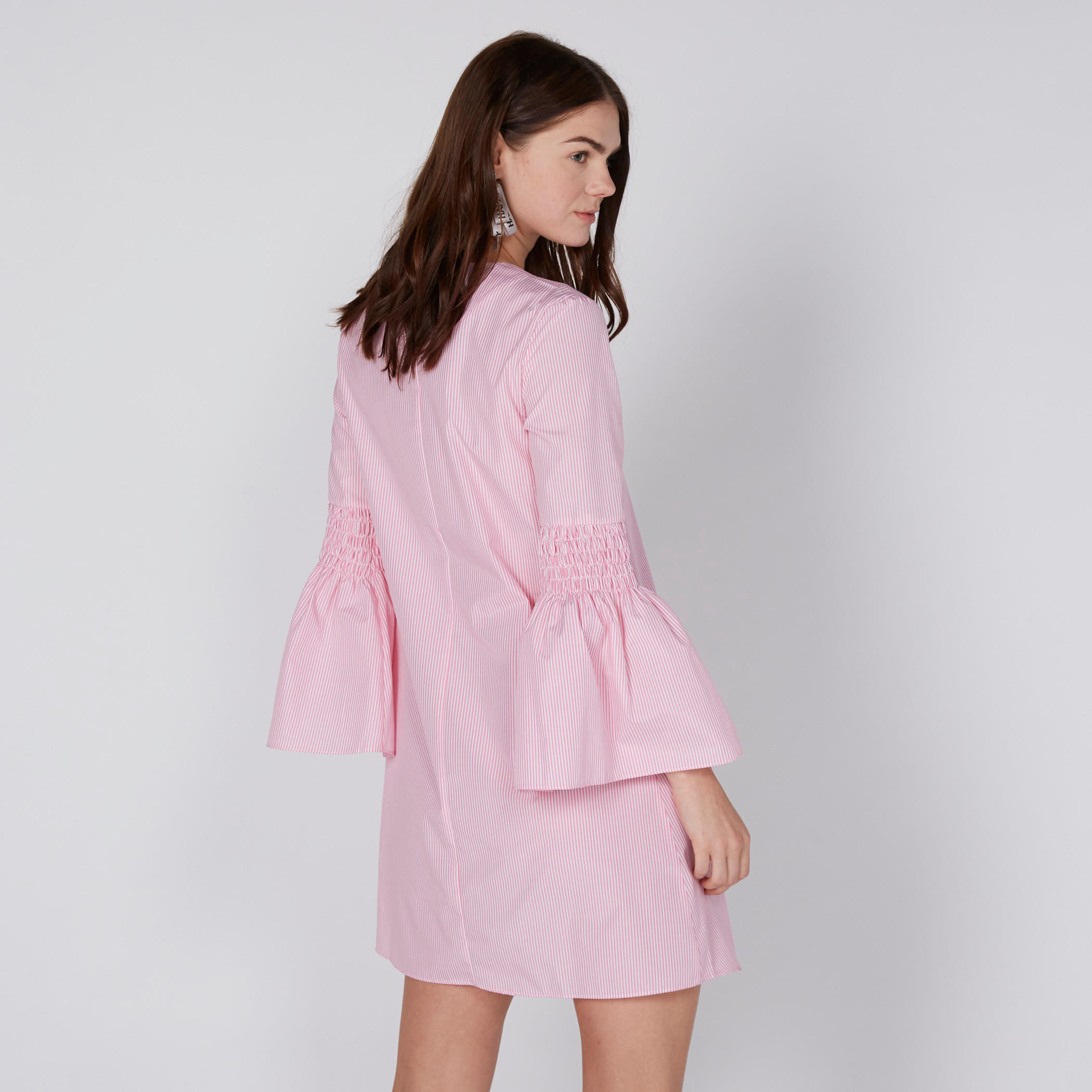فستان مقلّم بياقة مستديرة وأكمام كشكش-women-clothing-dresses-image-4