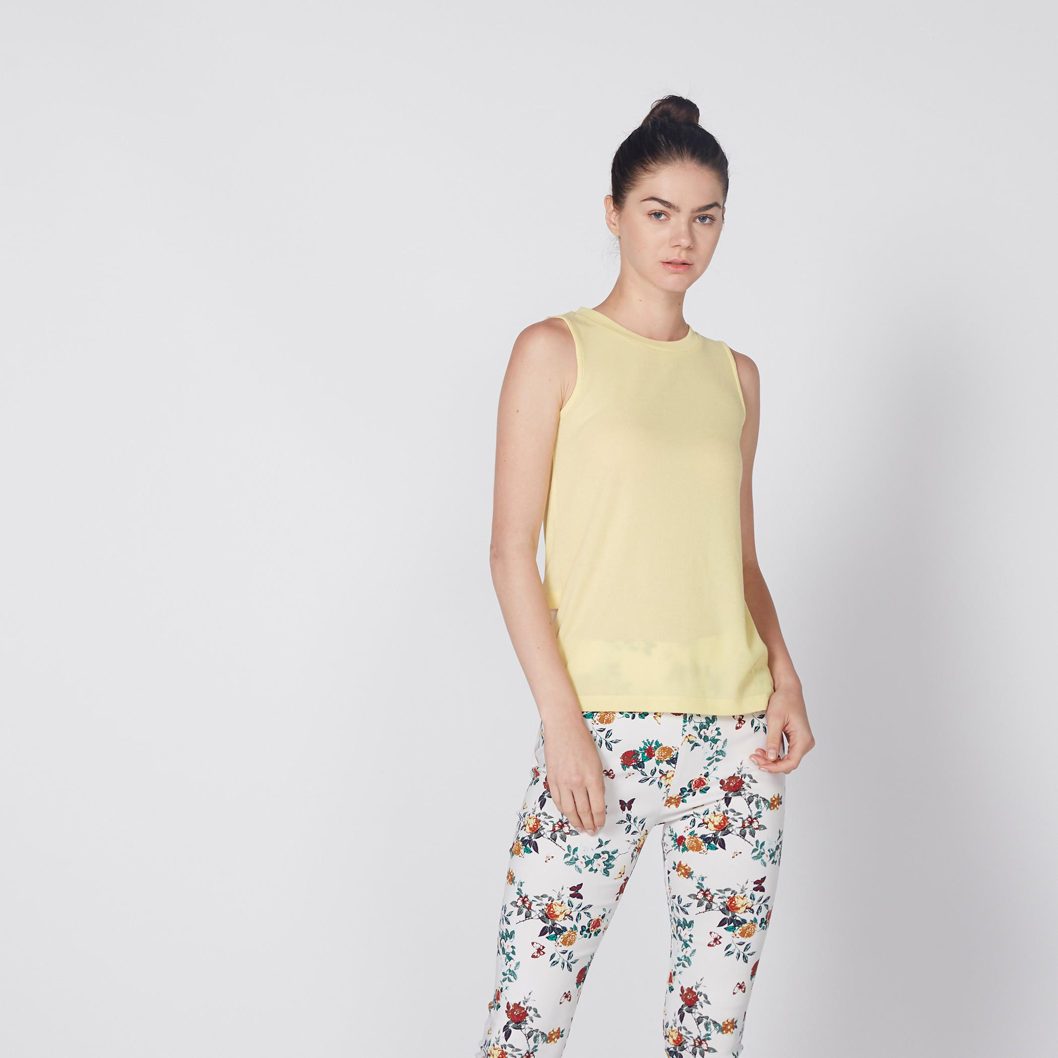 بلوزة دون أكمام بياقة مستديرة-women-clothing-shirtsandblouses-blouses-image-1