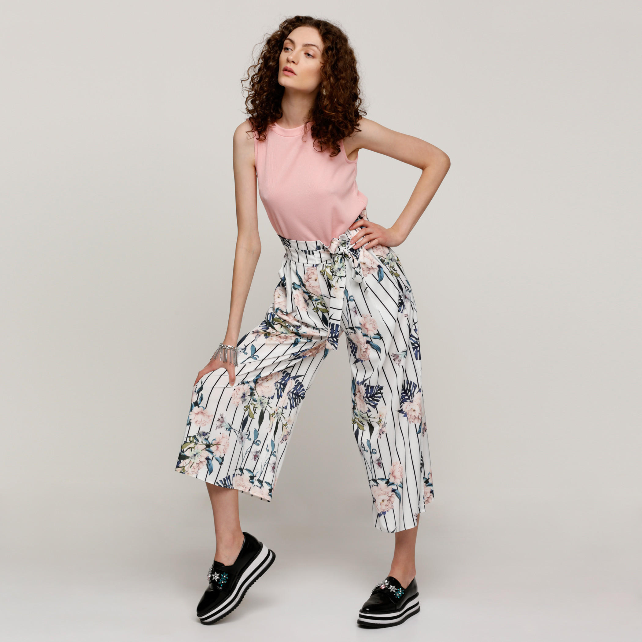 بلوزة دون أكمام بياقة مستديرة وحوّاف غير مستوية-women-clothing-tshirts-image-5