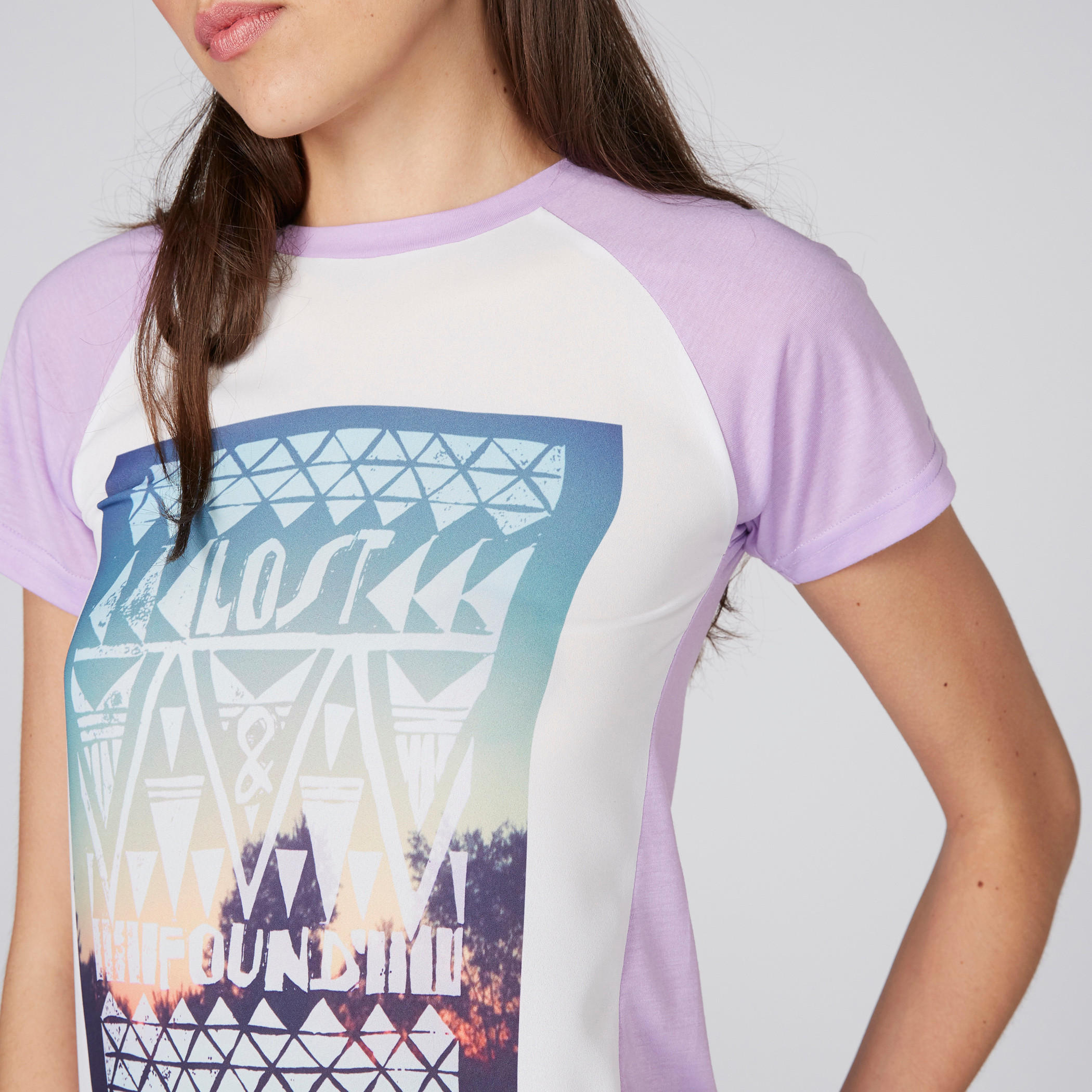 تيشيرت بأكمام مغايرة وطبعات-women-clothing-tshirts-image-2