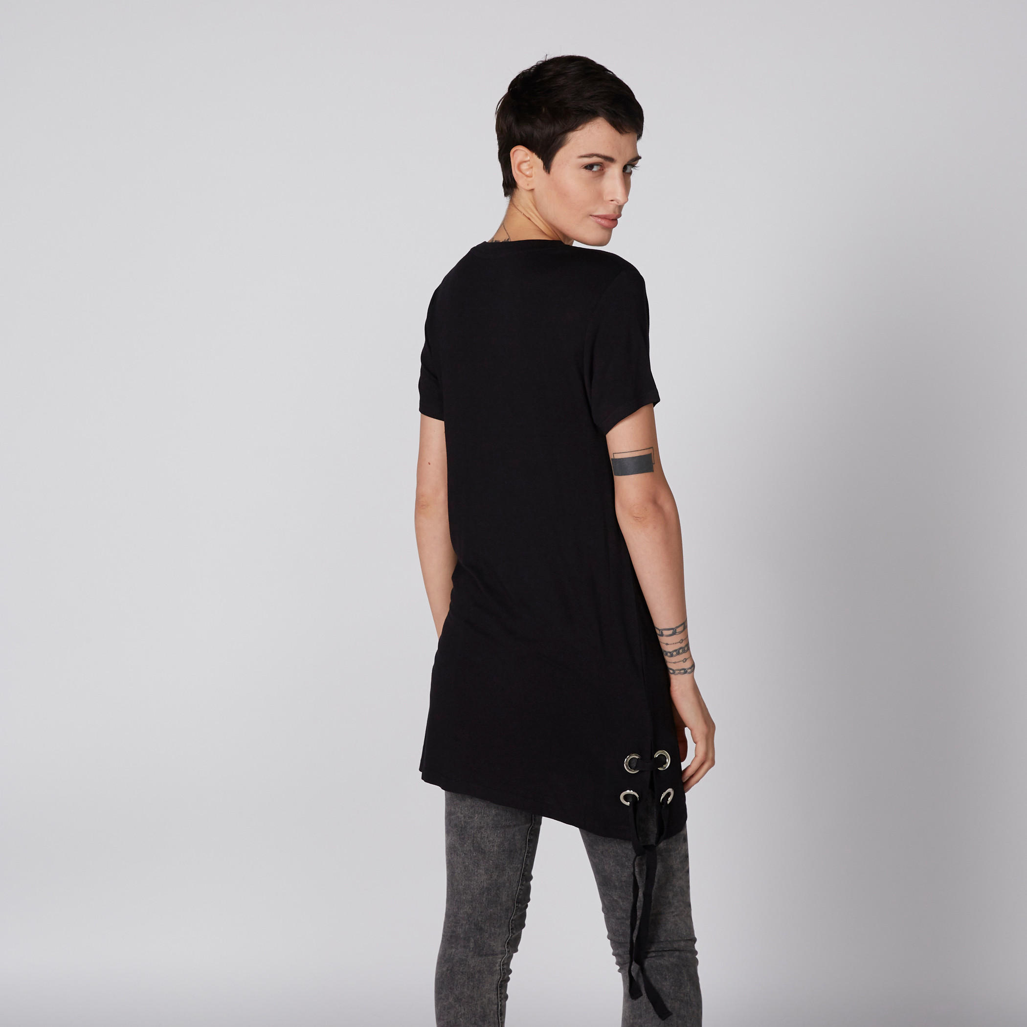 تيشيرت طويل بياقة مستديرة ورباط وطبعات-women-clothing-tshirts-image-2