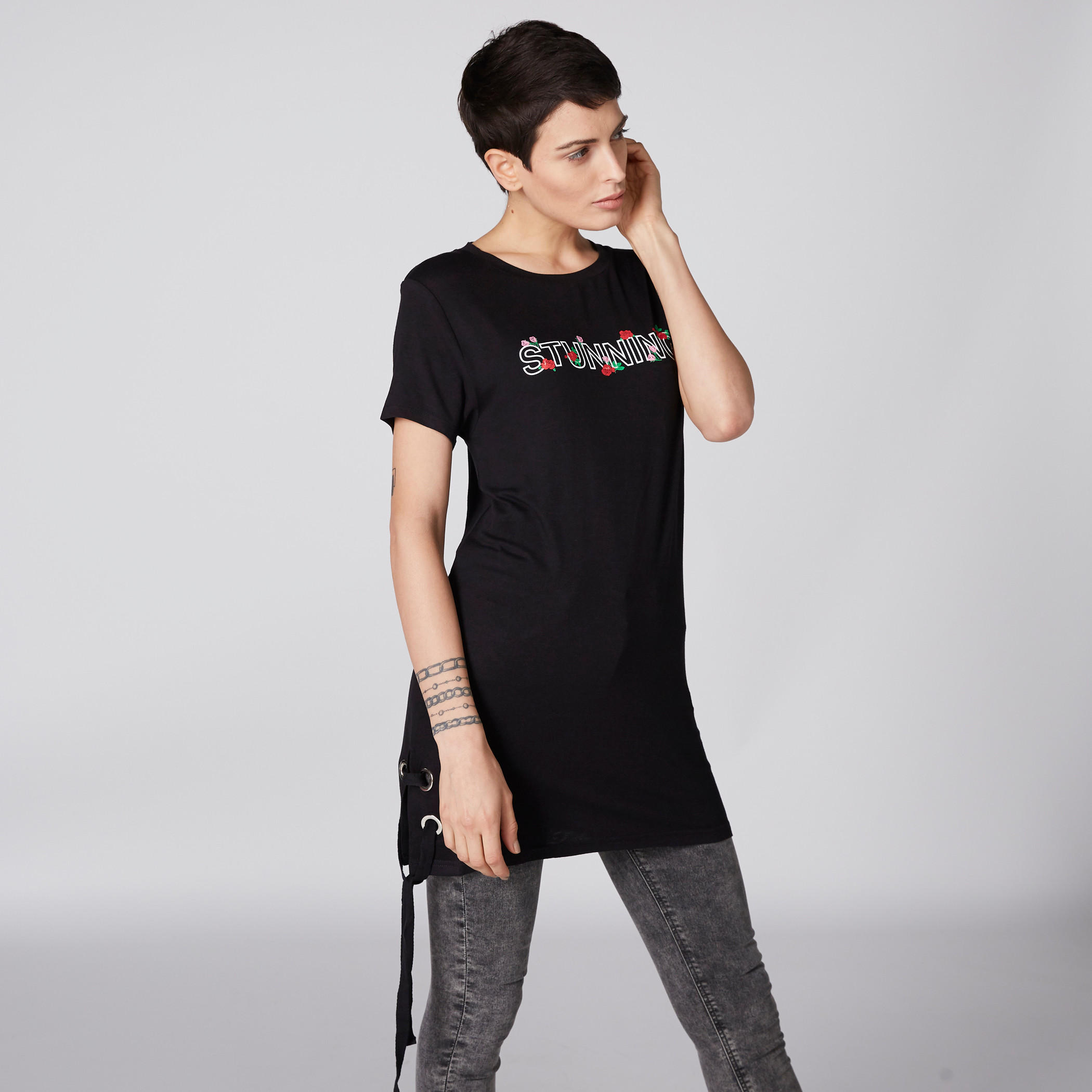 تيشيرت طويل بياقة مستديرة ورباط وطبعات-women-clothing-tshirts-image-3