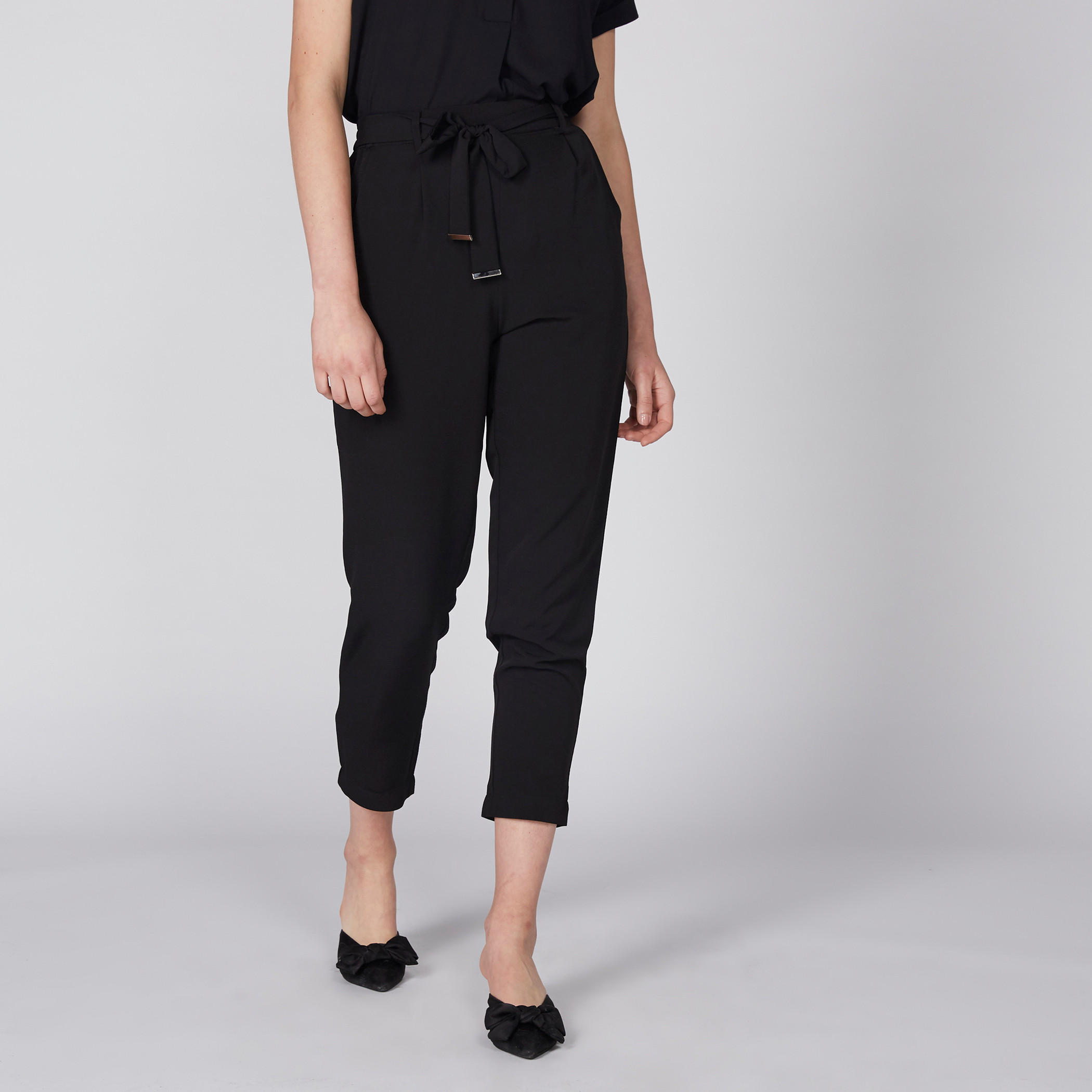 بنطال قصير برباط إغلاق وجيوب-women-clothing-bottoms-trousers-image-1