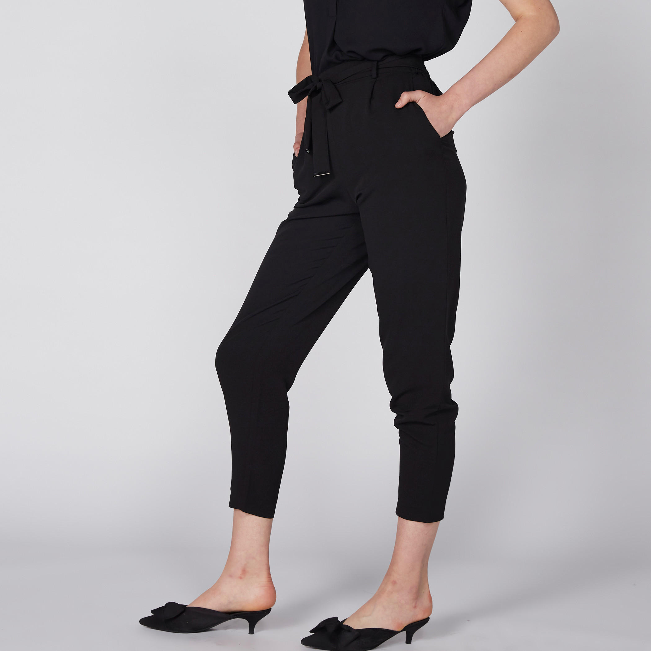 بنطال قصير برباط إغلاق وجيوب-women-clothing-bottoms-trousers-image-4