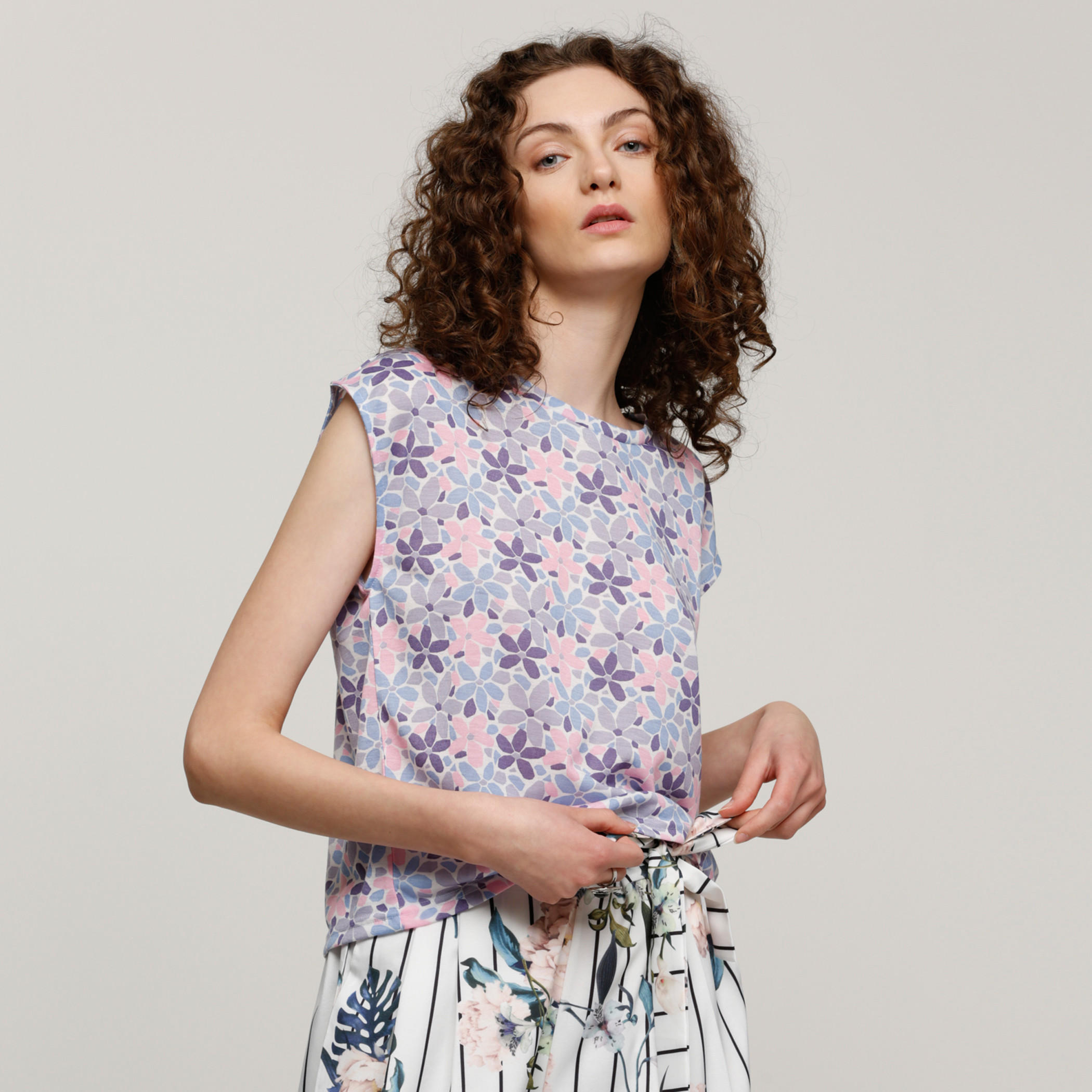 بلوزة بياقة مستديرة وطبعات-women-clothing-tshirts-image-5
