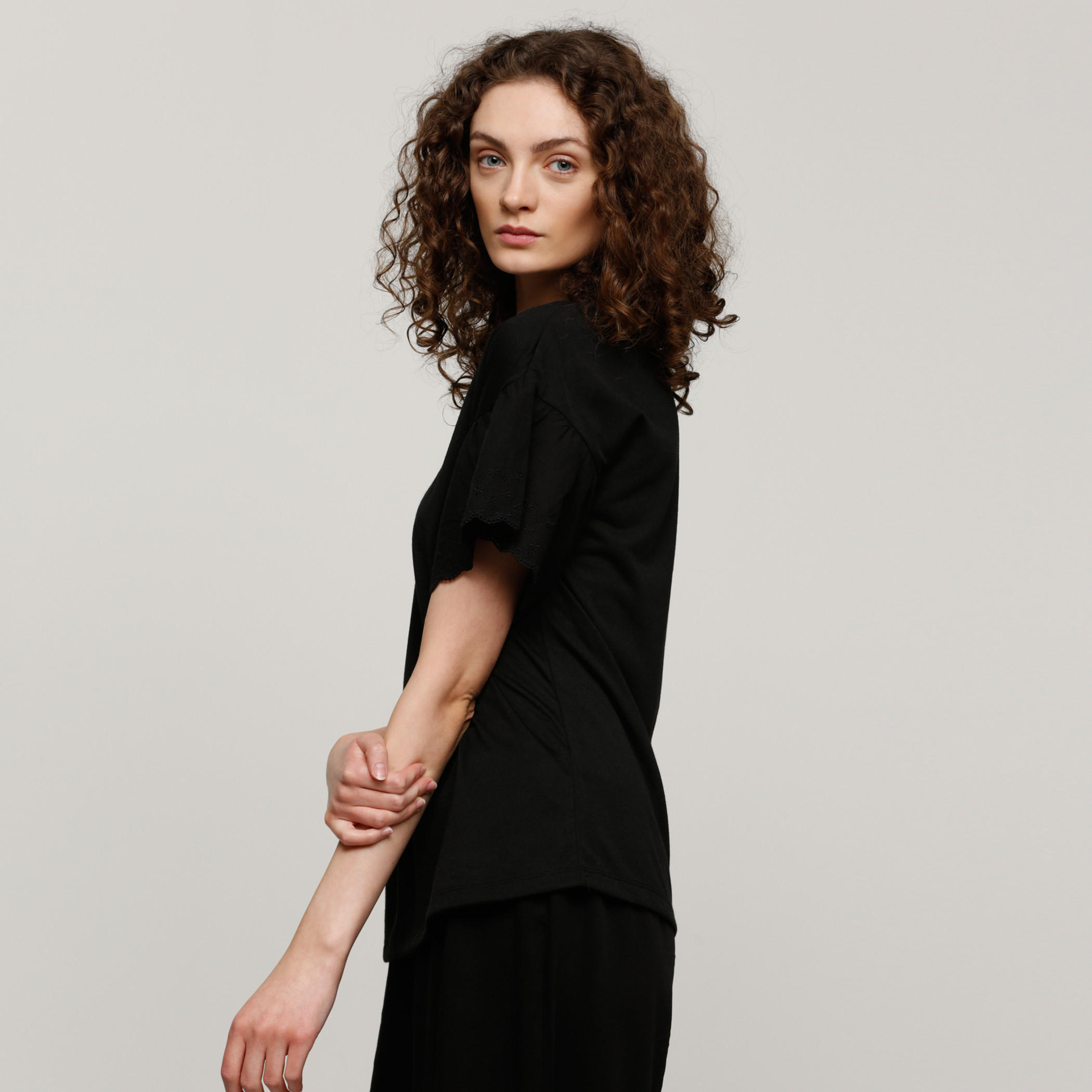 بلوزة بياقة مستديرة وأكمام قصيرة-women-clothing-shirtsandblouses-blouses-image-3