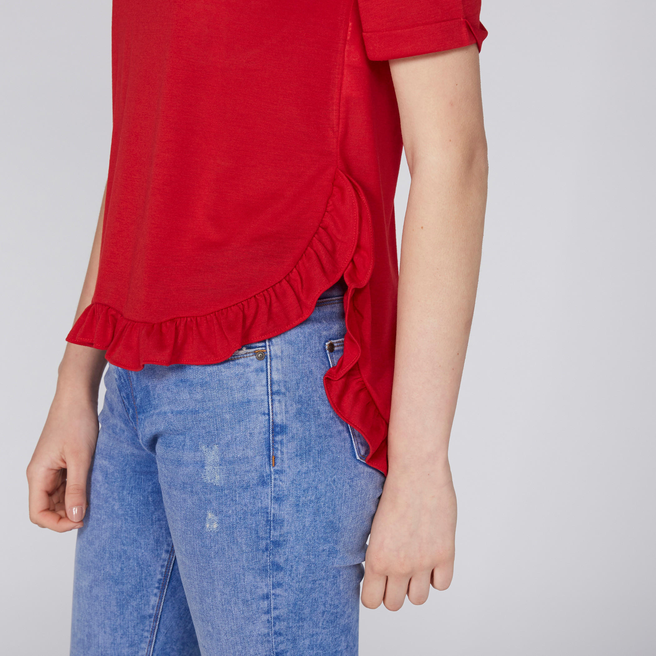 بلوزة محبوكة بياقة مستديرة وحوّاف غير مستوية وتقليمات كشكش-women-clothing-shirtsandblouses-blouses-image-3