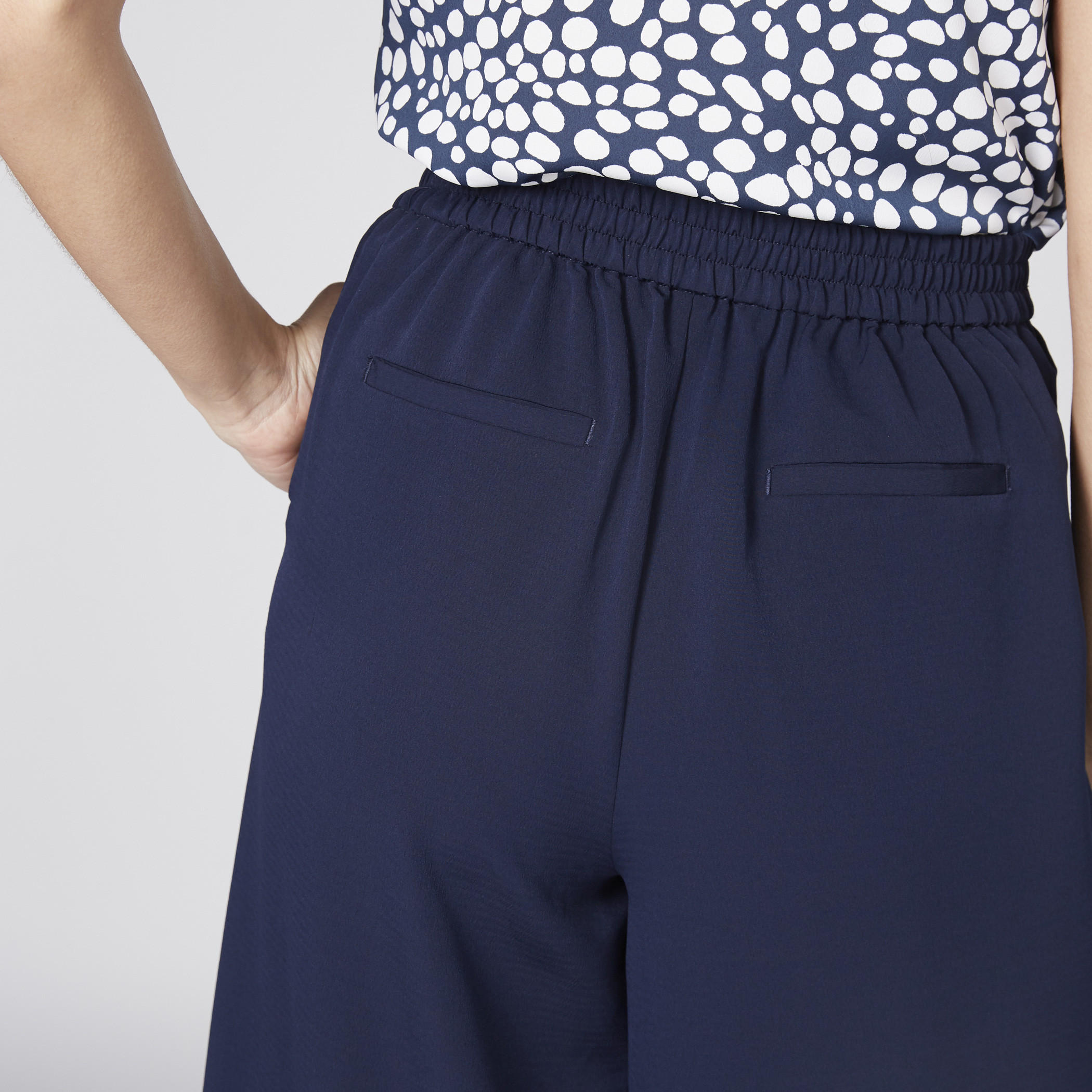 Pocket Detail Culottes with Elasticised Waistband and Slit-women-clothing-bottoms-trousers-image-4