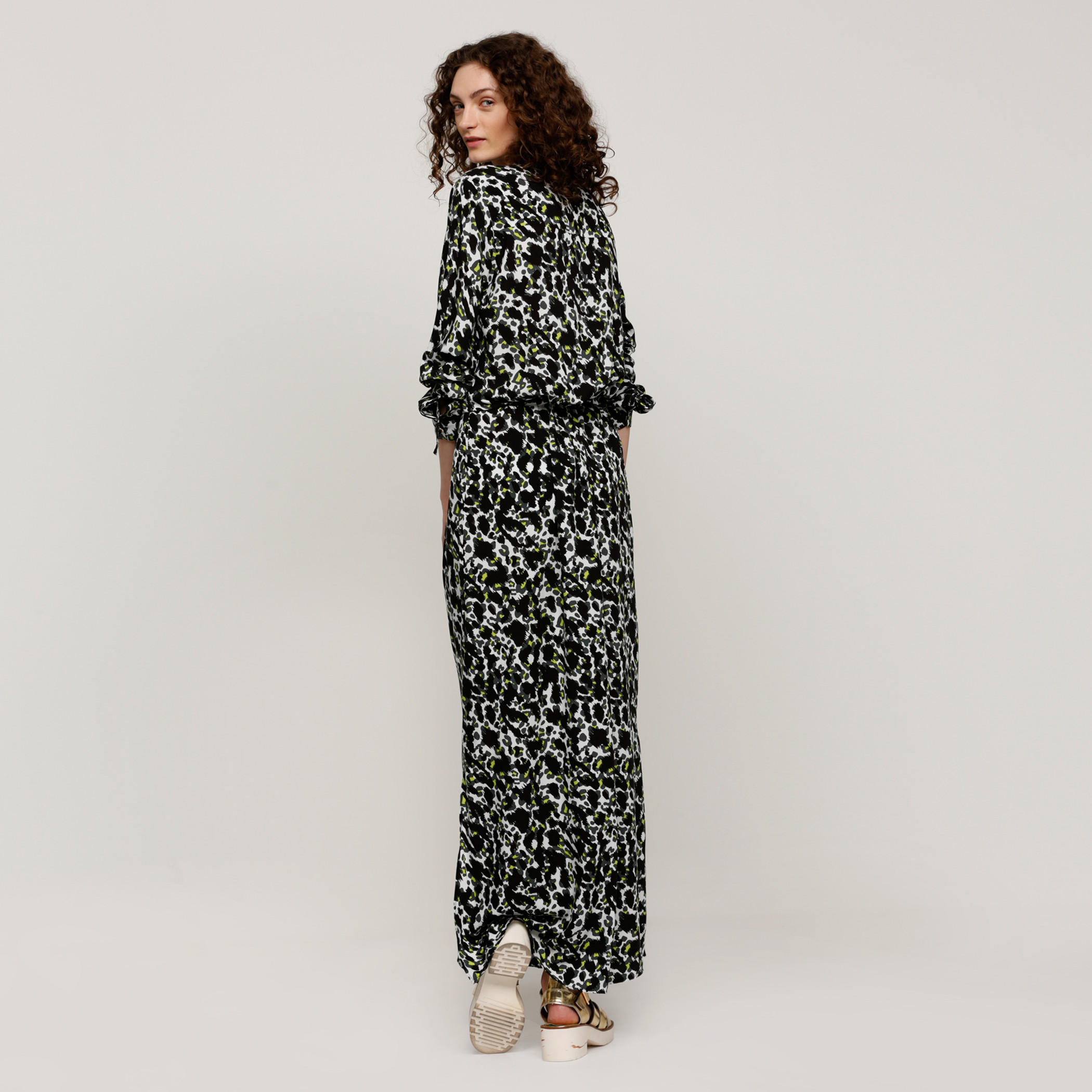 فستان طويل بأكمام طويلة وفتحة جانبية مع طبعات-women-clothing-dresses-image-2