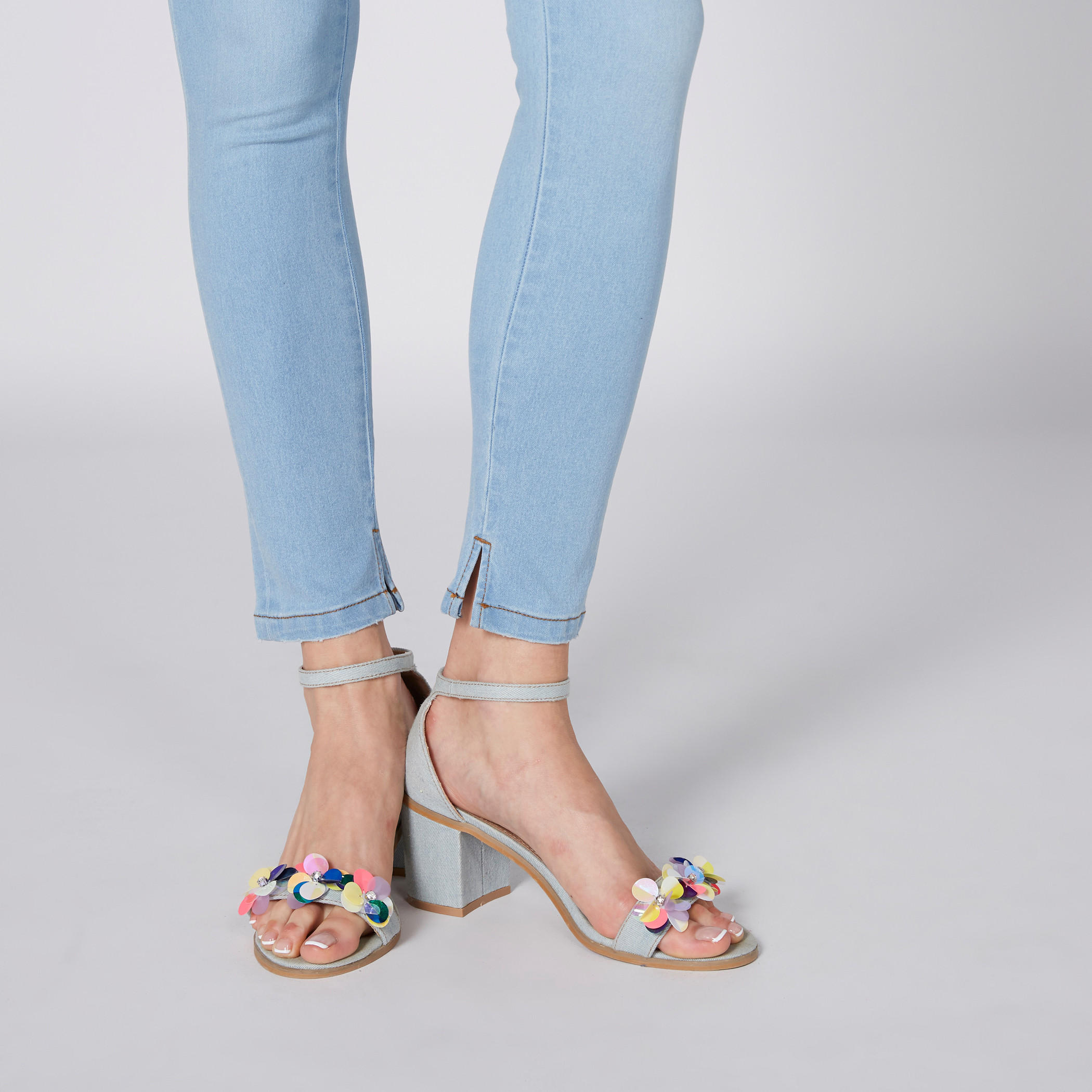 بِنطال جينز طويل بزر إغلاق وجيوب-women-clothing-bottoms-jeans-image-3