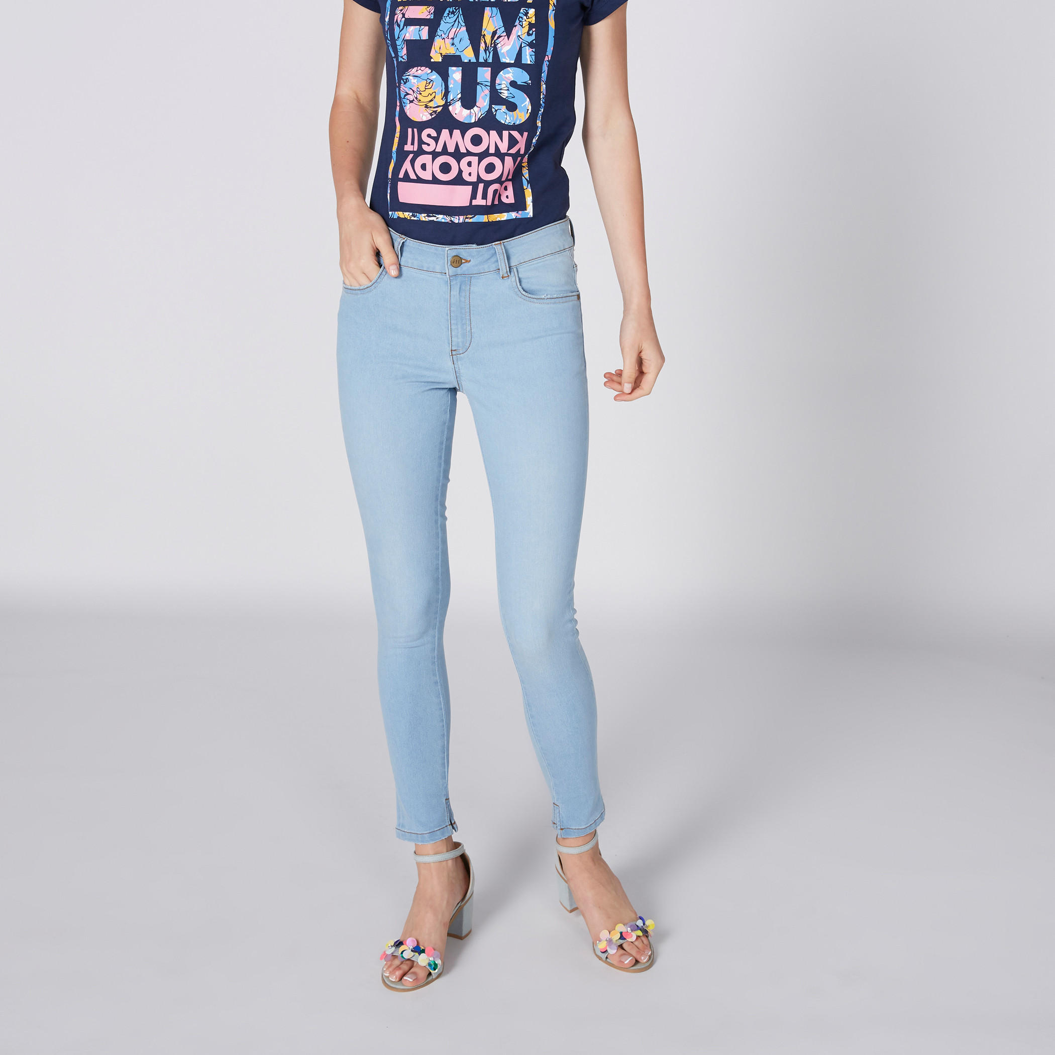 بِنطال جينز طويل بزر إغلاق وجيوب-women-clothing-bottoms-jeans-image-4