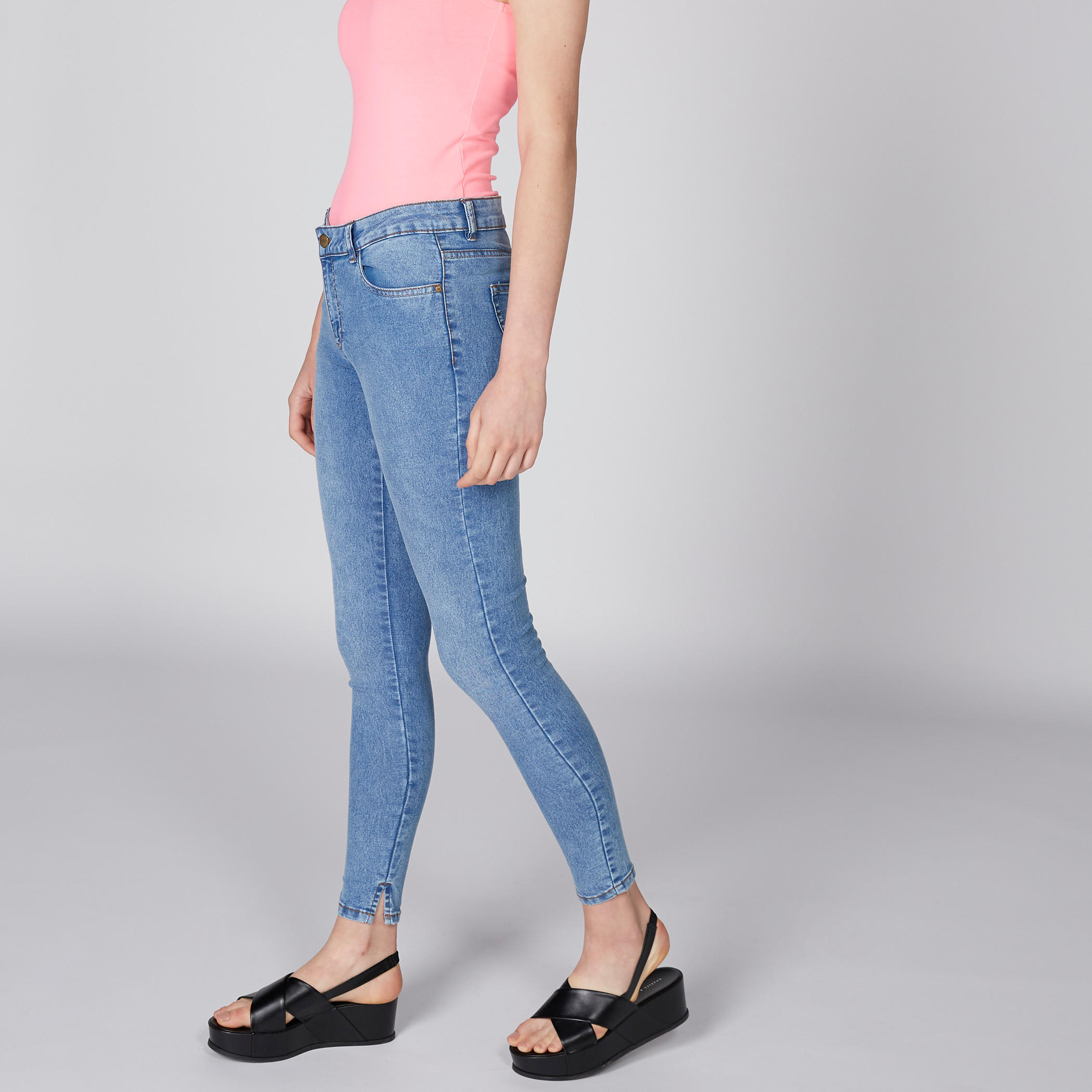 بنطال جينز طويل بزر إغلاق وجيوب-women-clothing-bottoms-jeans-image-4