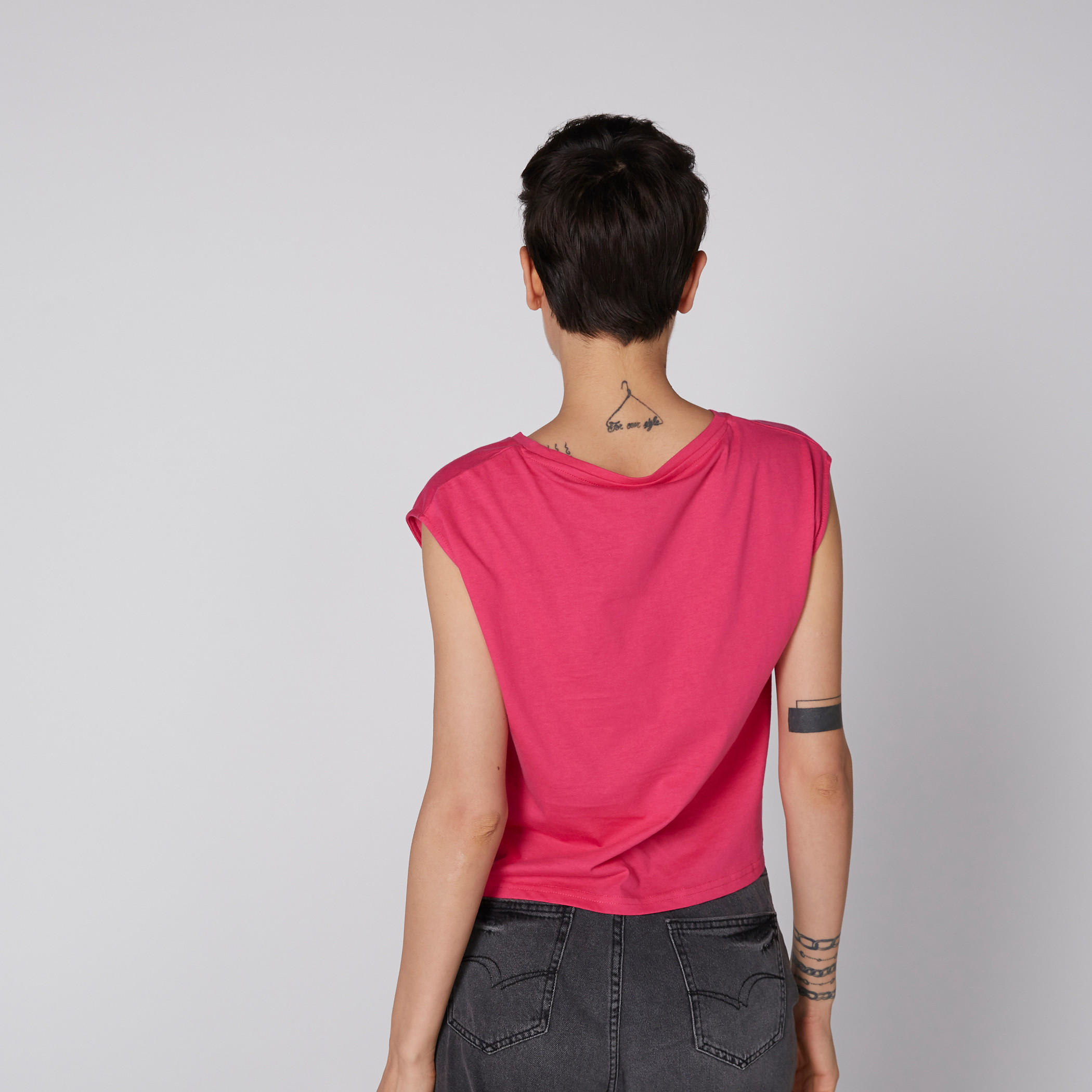 تيشيرت بياقة مستديرة وطبعات-women-clothing-shirtsandblouses-shirts-image-2