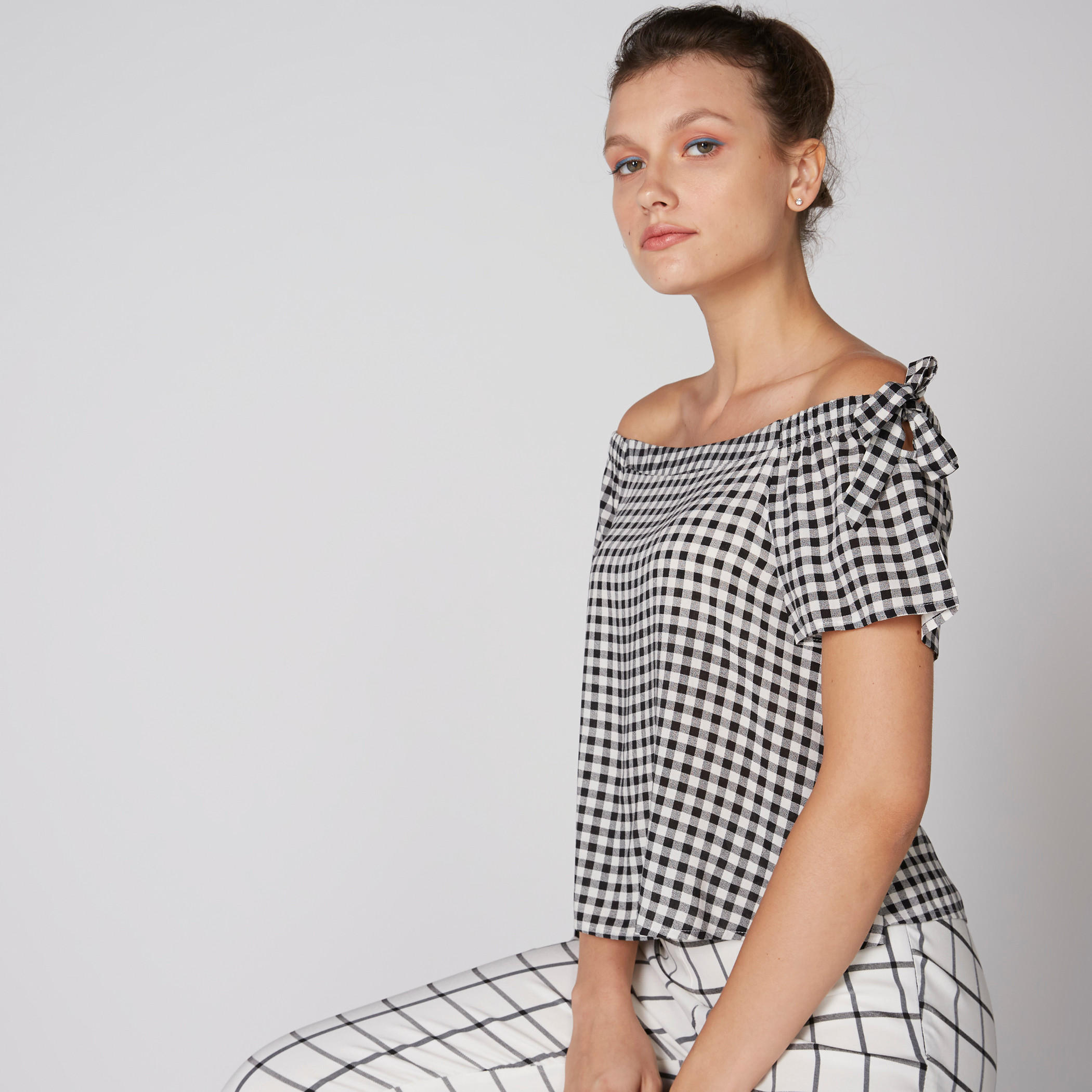 بلوزة كاروهات بأكتاف مكشوفة وأربطة-women-clothing-shirtsandblouses-blouses-image-1