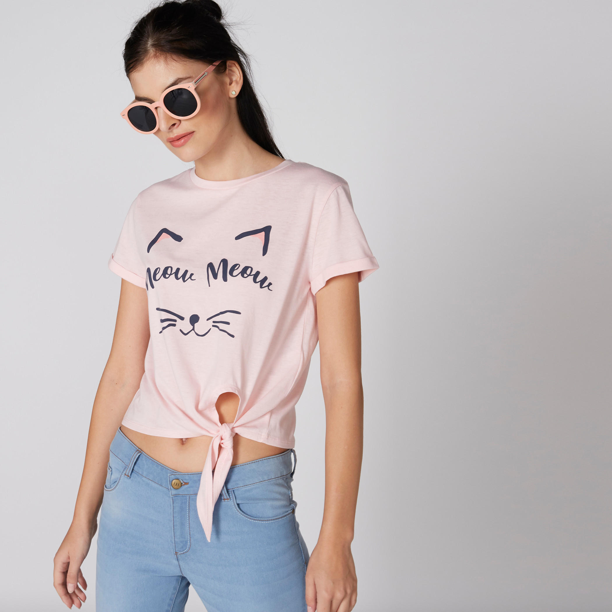 بلوزة قصيرة بياقة V وأربطة وطبعات-women-clothing-tshirts-image-4