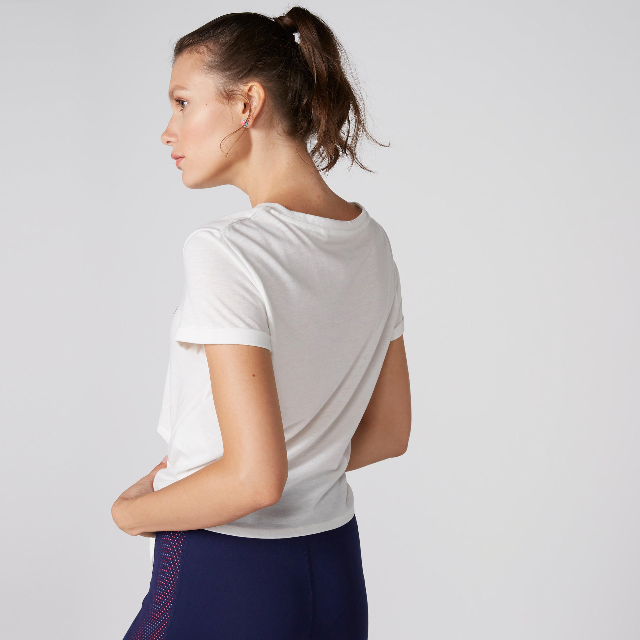 تيشيرت بطبعات وياقة مستديرة وأكمام قصيرة-women-clothing-tshirts-image-2
