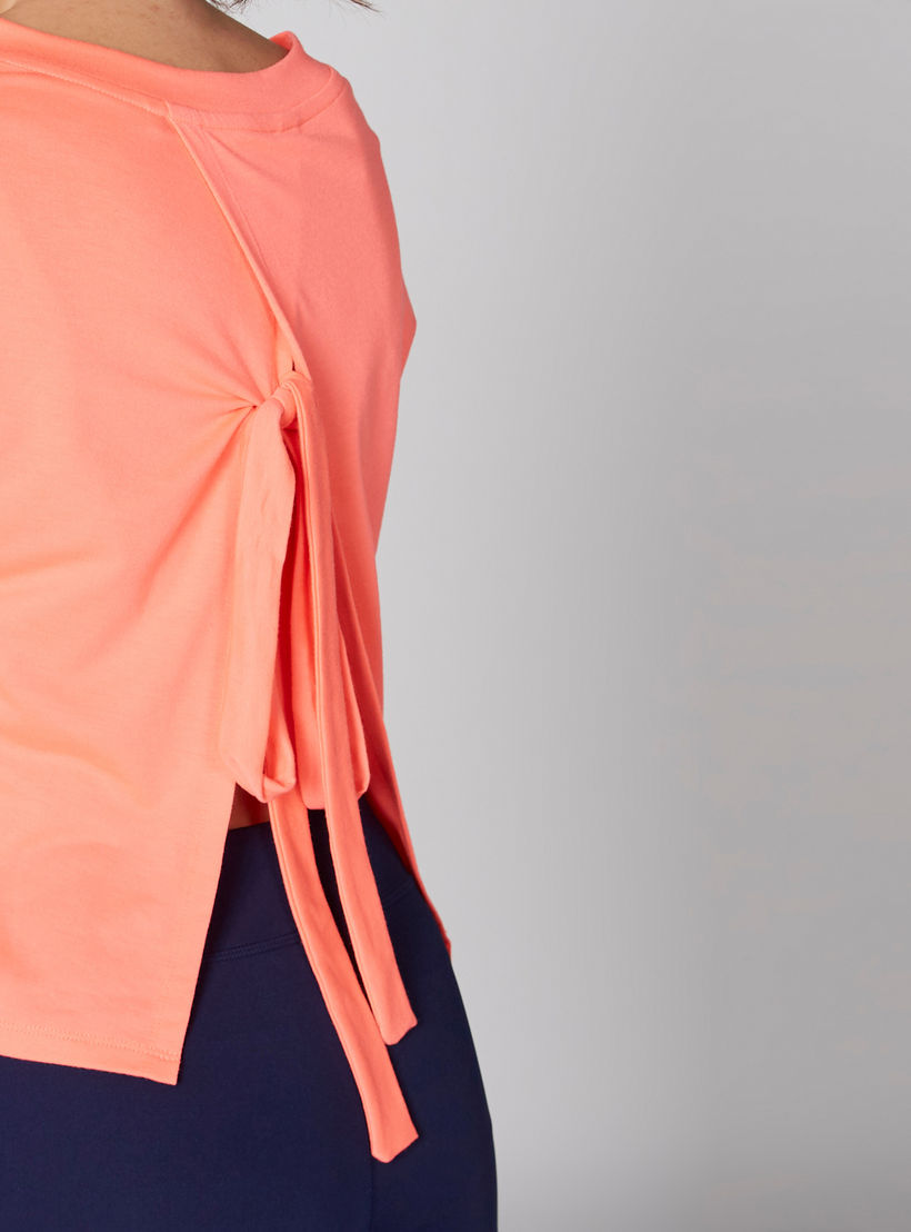 بلوزة بياقة V وأكمام قصيرة وتفاصيل معقودة-women-clothing-shirtsandblouses-blouses-image-4