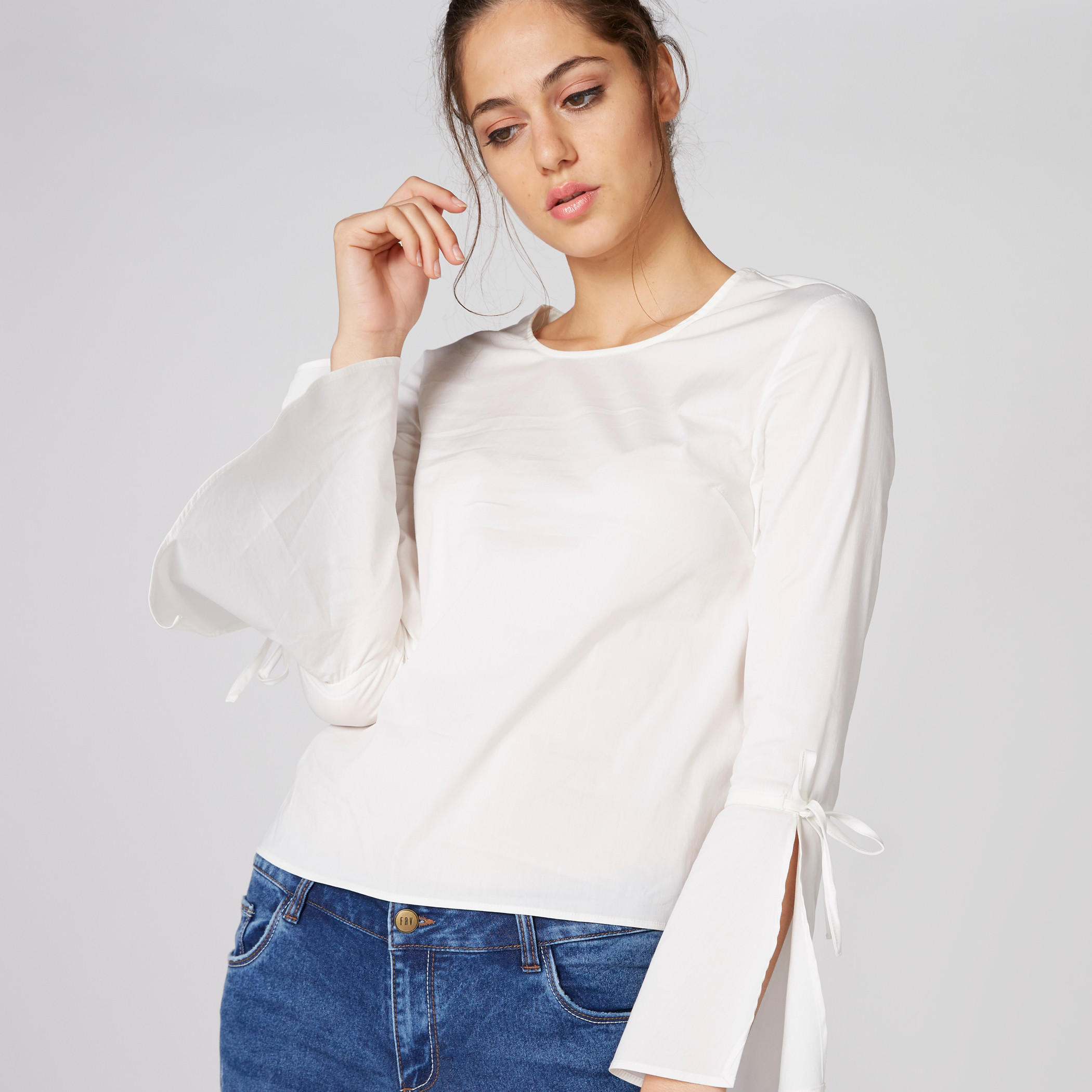 بلوزة بياقة مستديرة وأكمام واسعة وأربطة-women-clothing-shirtsandblouses-blouses-image-1