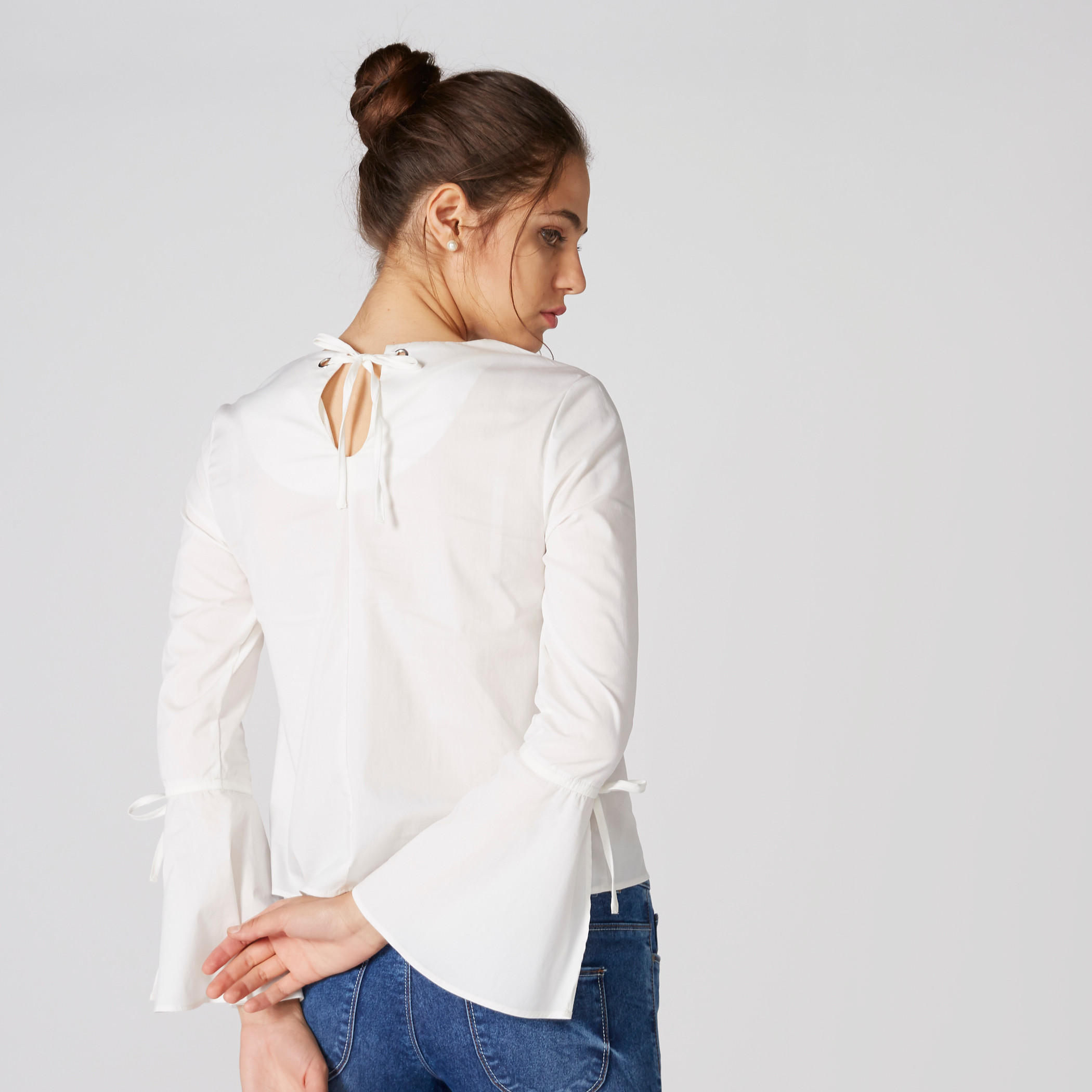 بلوزة بياقة مستديرة وأكمام واسعة وأربطة-women-clothing-shirtsandblouses-blouses-image-2
