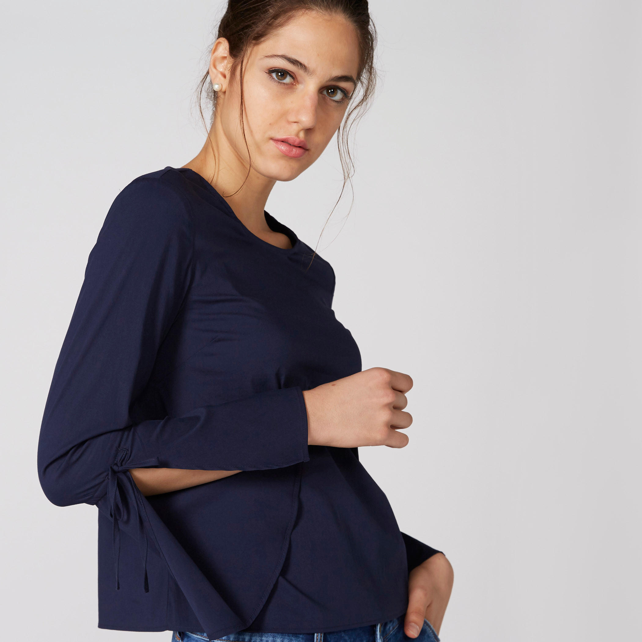 بلوزة بياقة مستديرة وأكمام واسعة وأربطة-women-clothing-shirtsandblouses-blouses-image-4