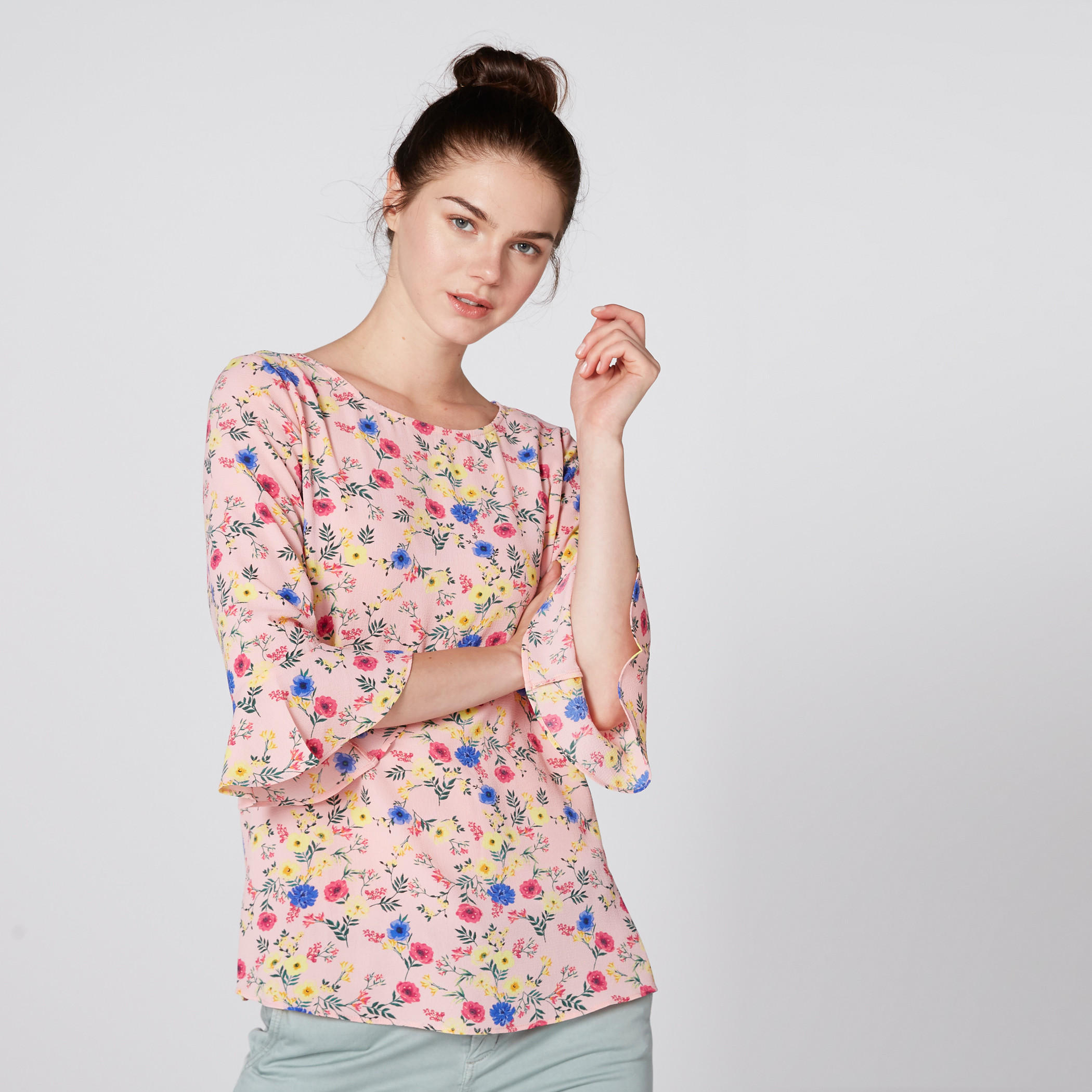 بلوزة بأكمام واسعة وطبعات أزهار-women-clothing-shirtsandblouses-blouses-image-3