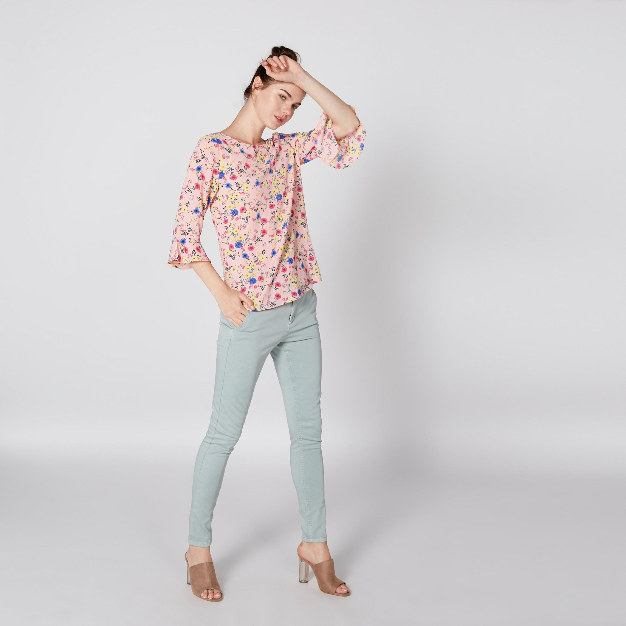 بلوزة بأكمام واسعة وطبعات أزهار-women-clothing-shirtsandblouses-blouses-image-5