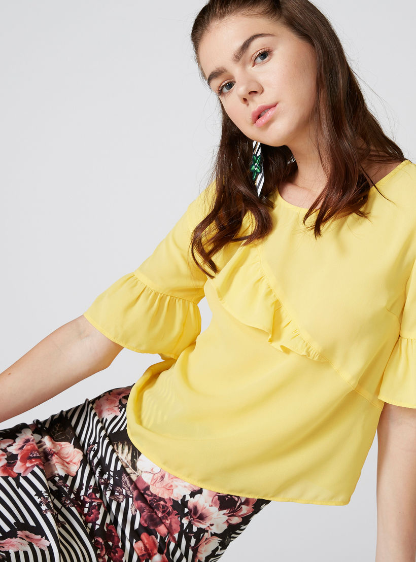 بلوزة بياقة مستديرة وأكمام وتفاصيل كشكش-women-clothing-shirtsandblouses-blouses-image-1