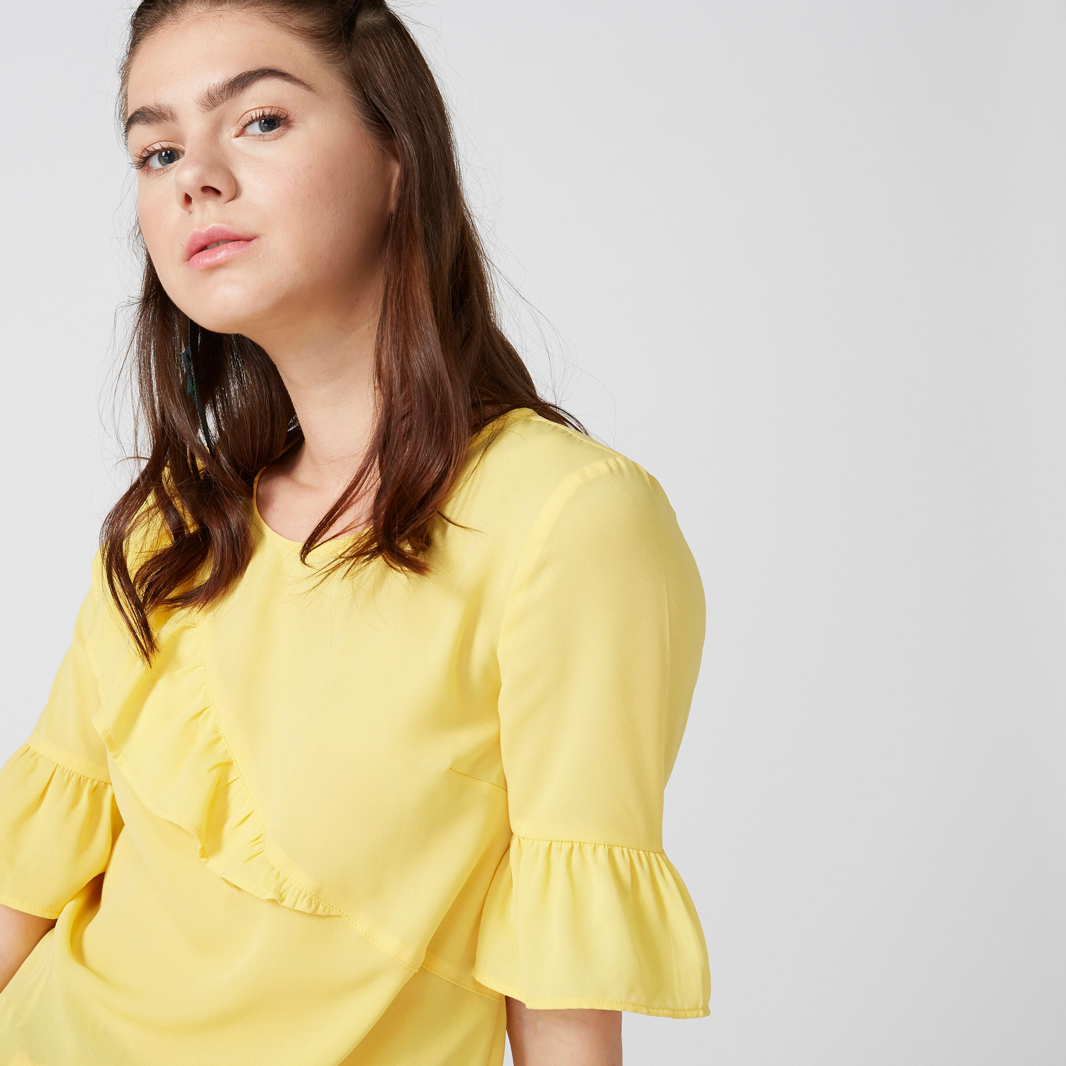 بلوزة بياقة مستديرة وأكمام وتفاصيل كشكش-women-clothing-shirtsandblouses-blouses-image-3