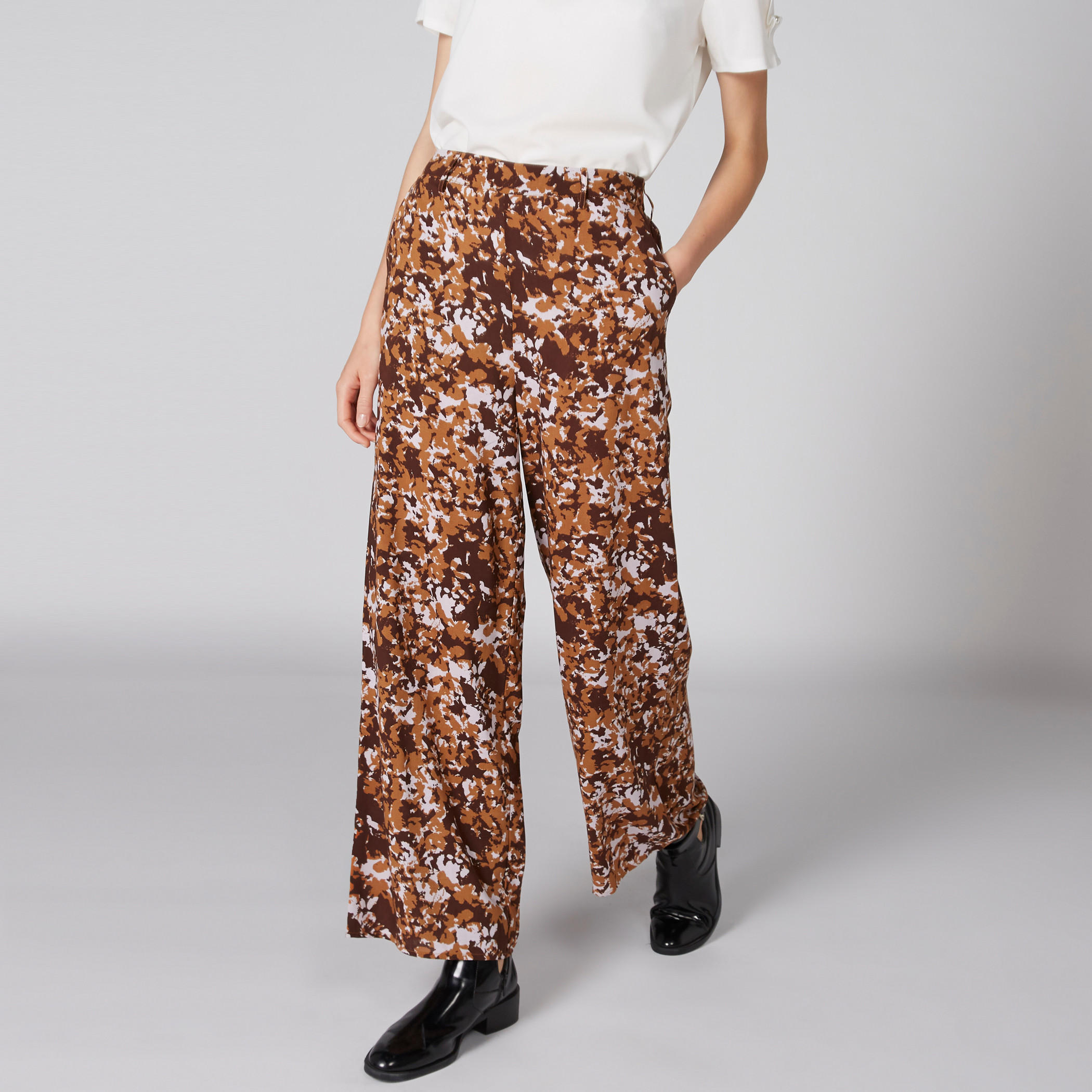 بنطال بالازو طويل بخصر مطّاطي وطبعات-women-clothing-bottoms-trousers-image-1