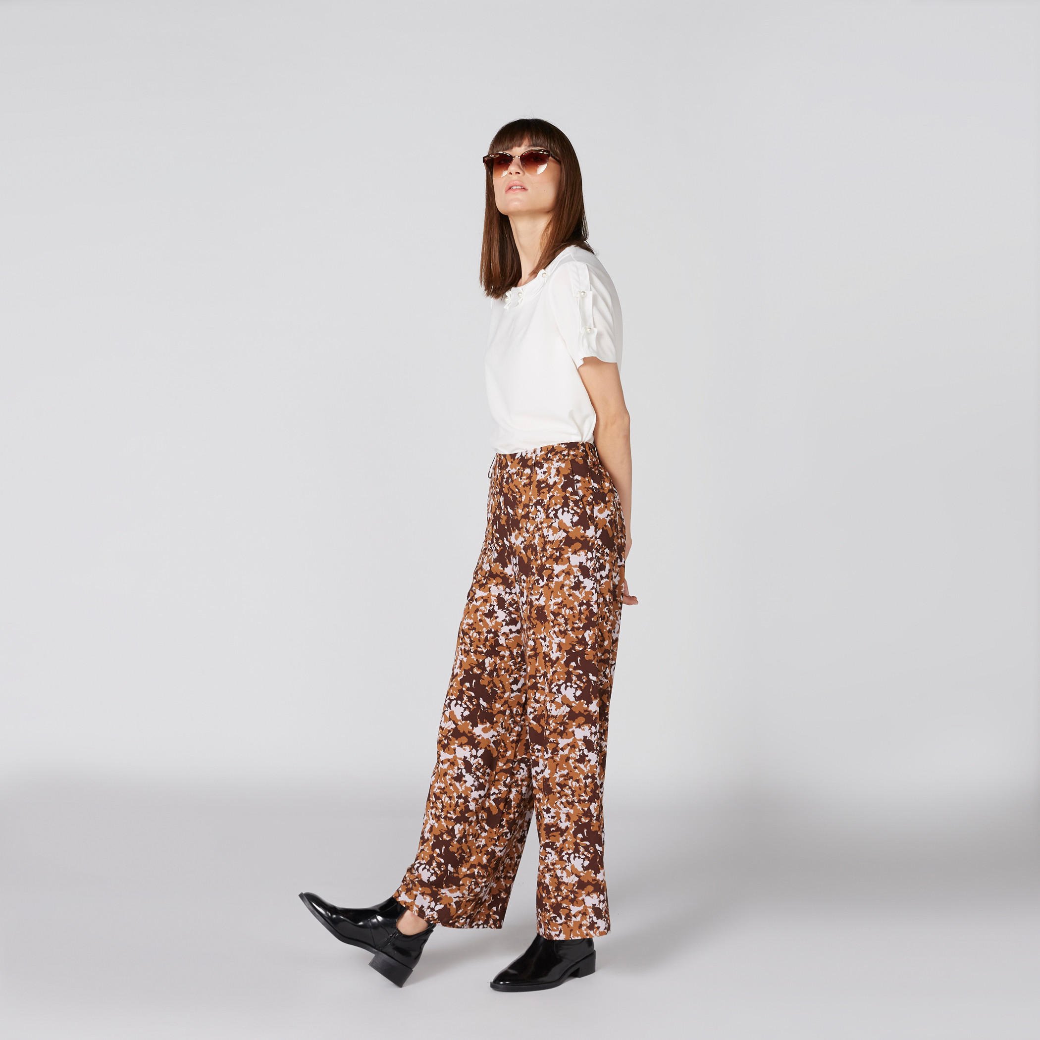 بنطال بالازو طويل بخصر مطّاطي وطبعات-women-clothing-bottoms-trousers-image-3