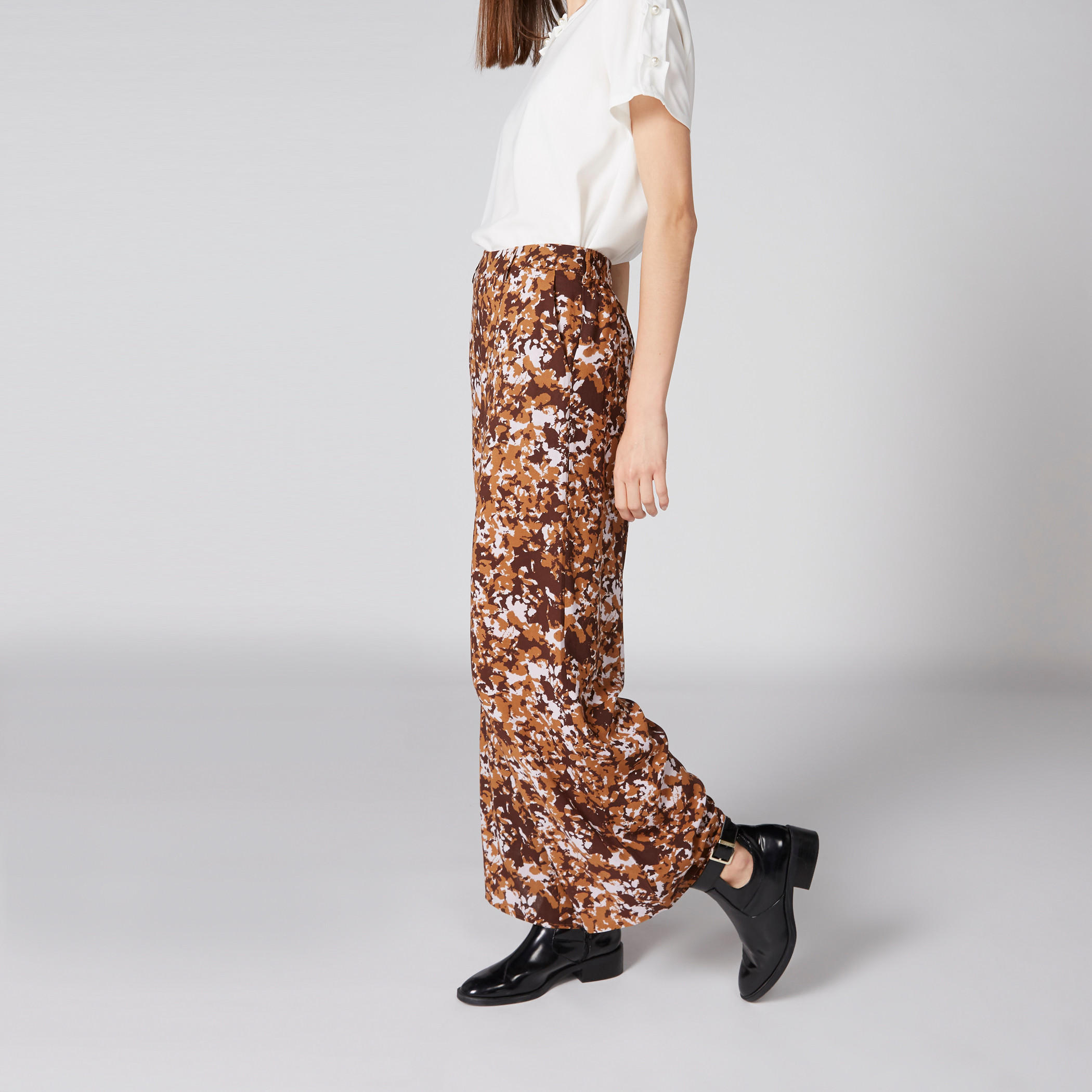 بنطال بالازو طويل بخصر مطّاطي وطبعات-women-clothing-bottoms-trousers-image-4