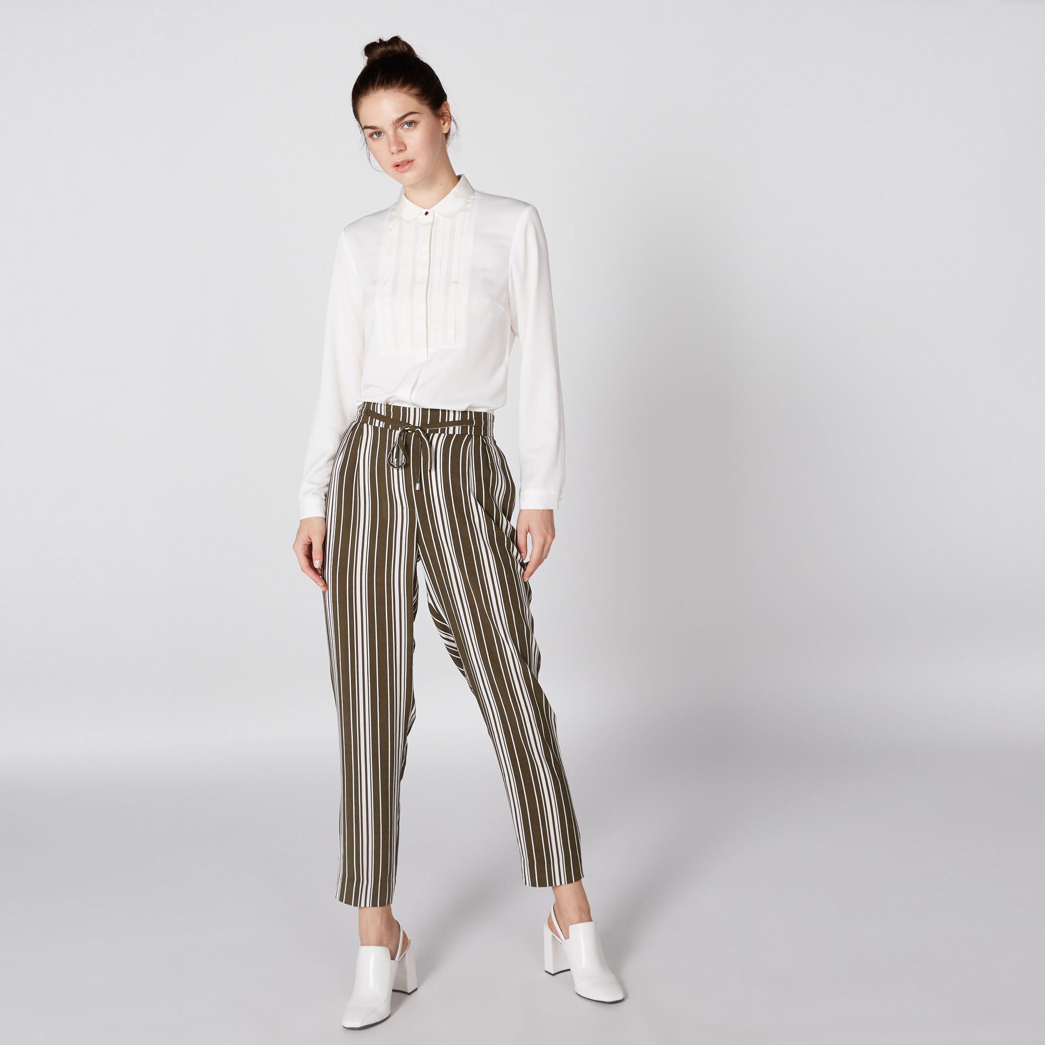 بنطال مقلّم بخصر مطّاطي وأربطة-women-clothing-bottoms-trousers-image-2