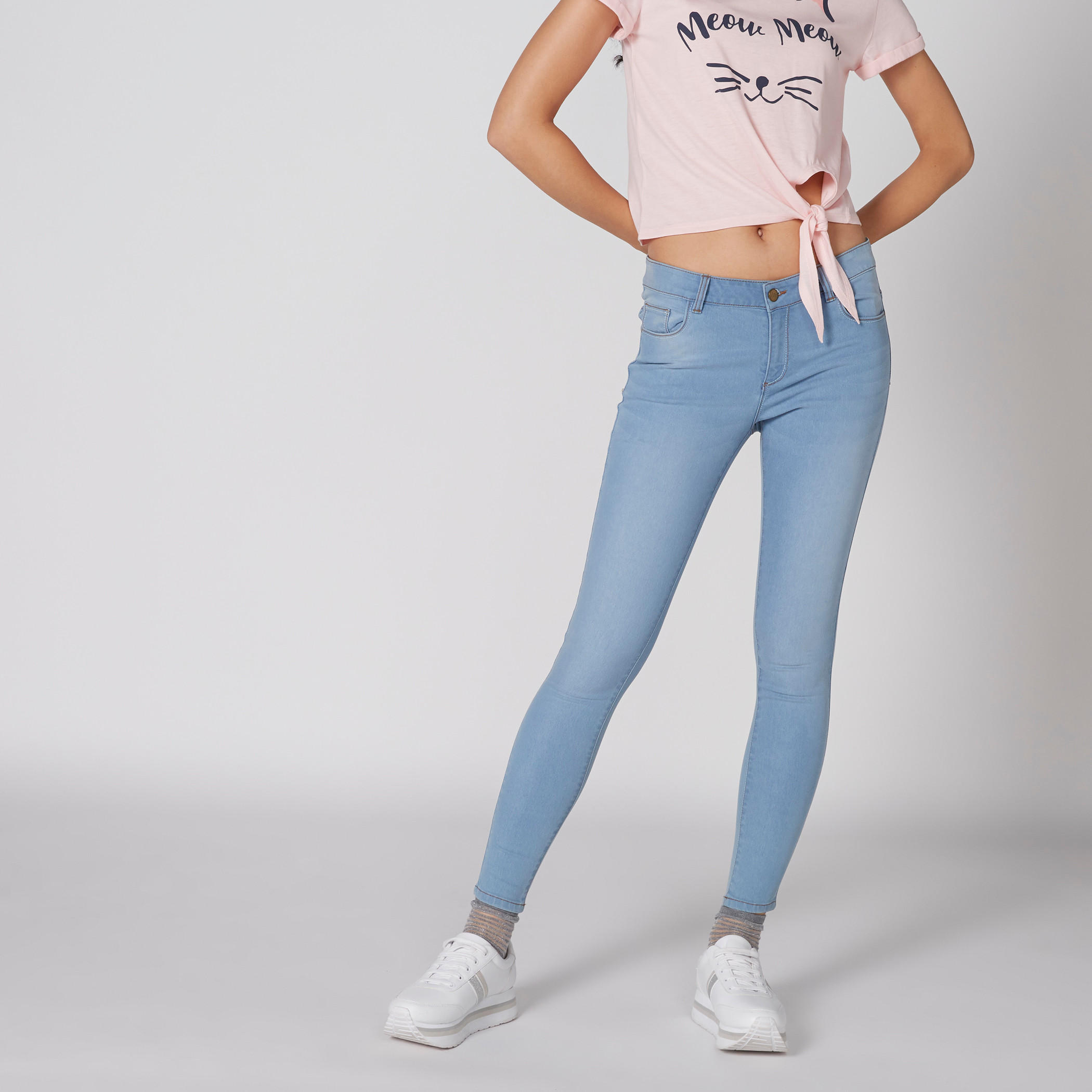 بنطال جينز طويل بزر إغلاق وجيوب-women-clothing-bottoms-jeans-image-1