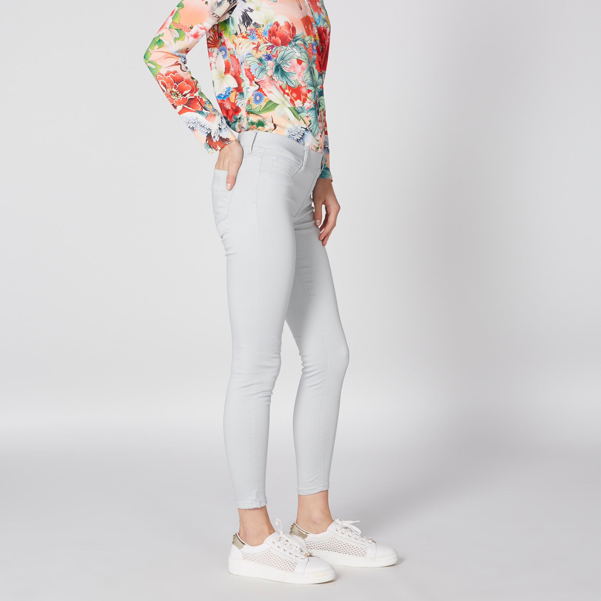 بنطال طويل بقصّة ضيّقة وخصر مطّاطي وجيوب-women-clothing-bottoms-leggings-image-4