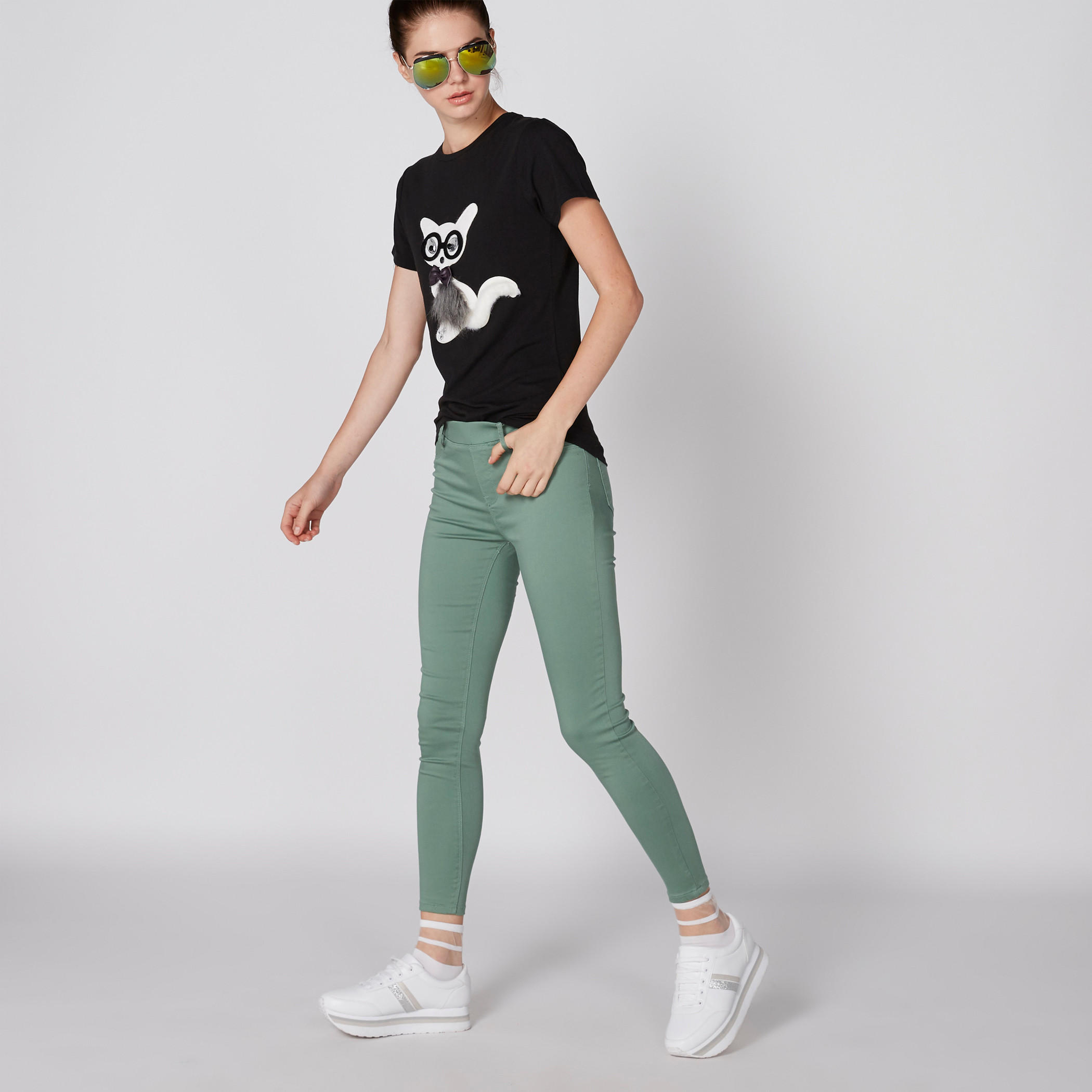 بنطال طويل بقصّة ضيّقة وخصر مطّاطي وجيوب-women-clothing-bottoms-leggings-image-1