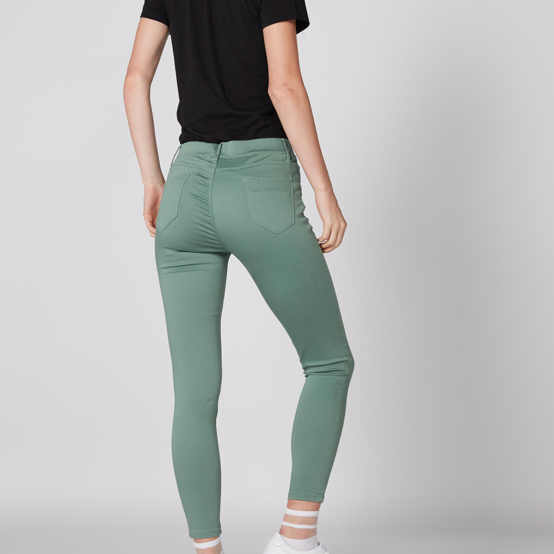بنطال طويل بقصّة ضيّقة وخصر مطّاطي وجيوب-women-clothing-bottoms-leggings-image-2