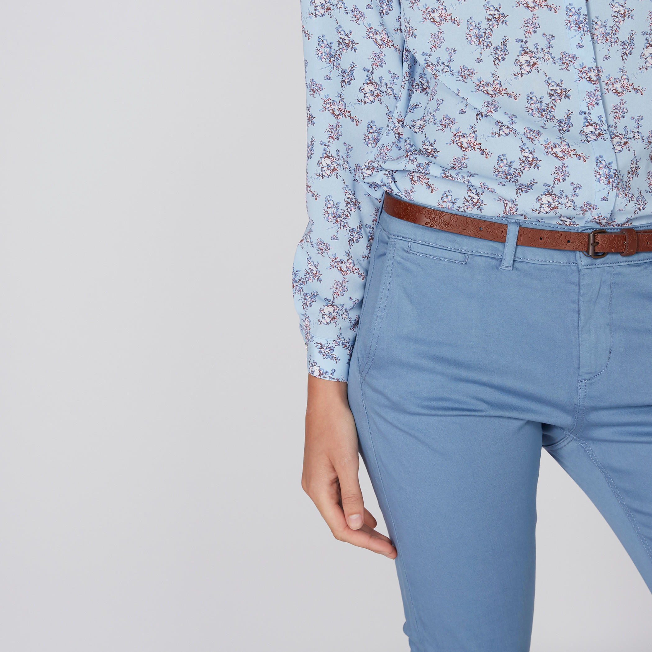 بنطال شينو طويل بقصّة ضيقة-women-clothing-bottoms-trousers-image-3