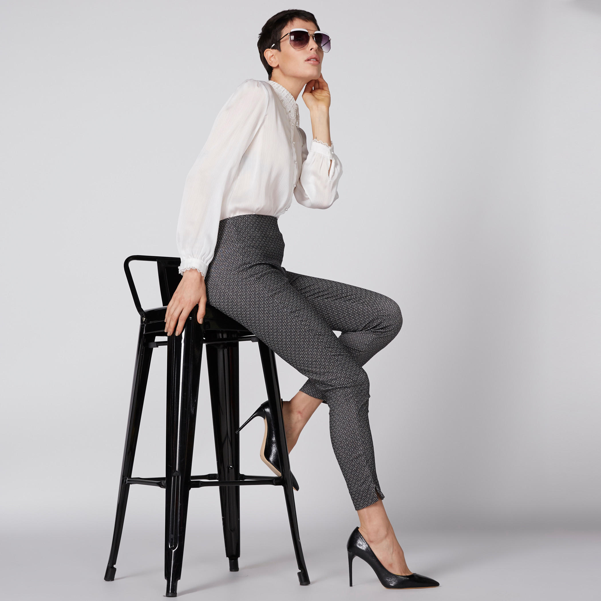بنطال طويل بسحّاب إغلاق وطبعات-women-clothing-bottoms-trousers-image-2