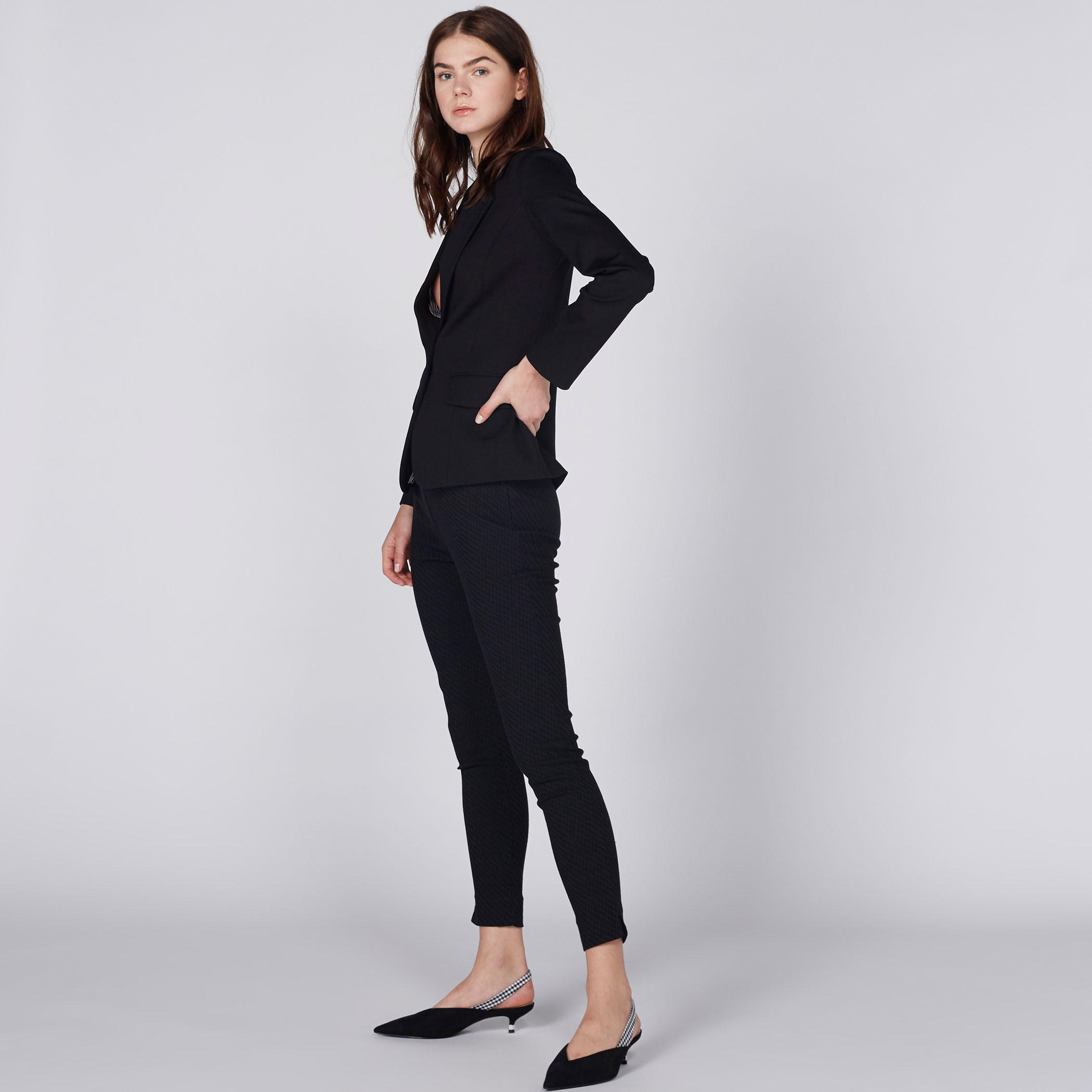 بنطال بارز الملمس بقصّة ضيّقة وخصر متوسط الارتفاع-women-clothing-bottoms-leggings-image-1