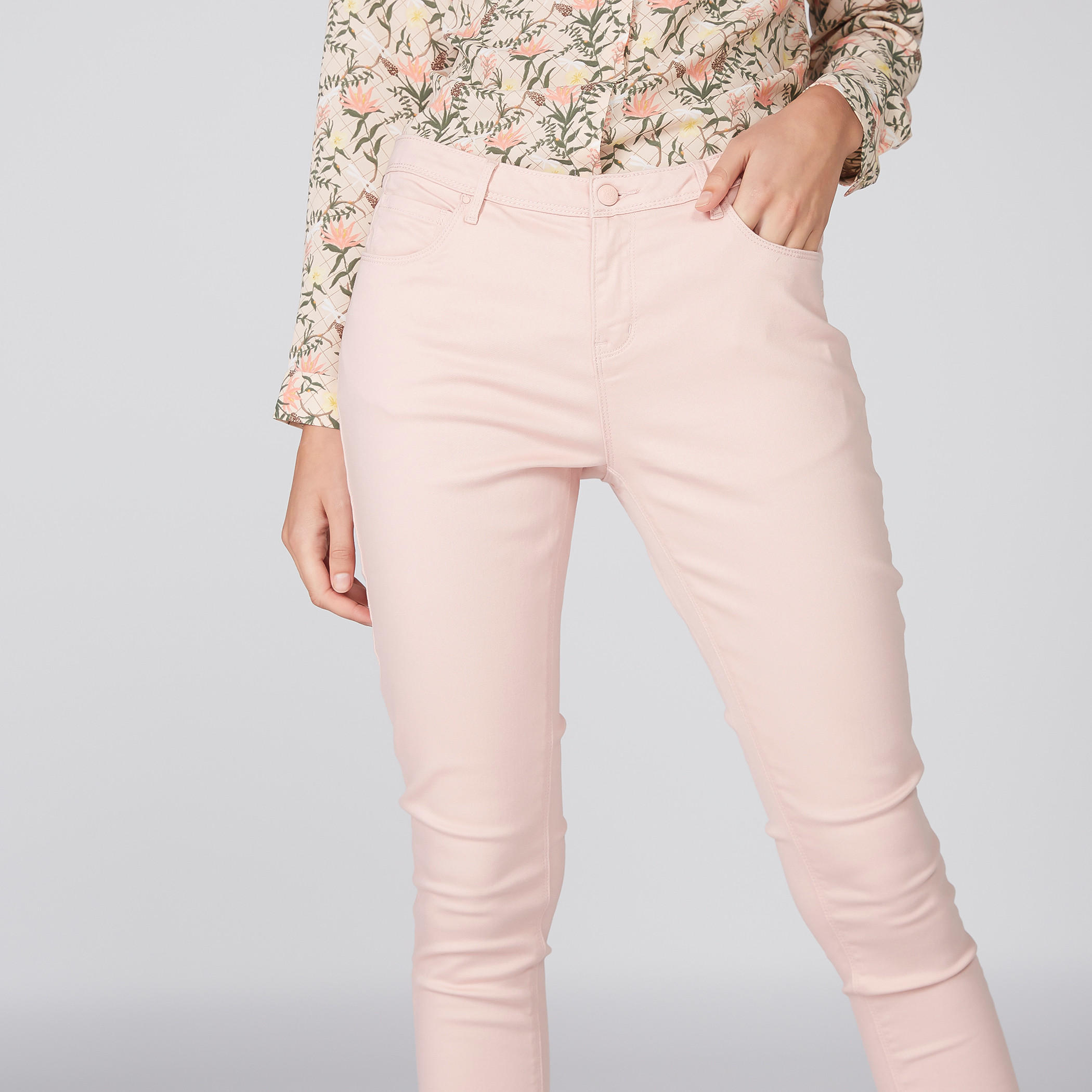بنطال شينو طويل بقصّة ضيقة-women-clothing-bottoms-trousers-image-2
