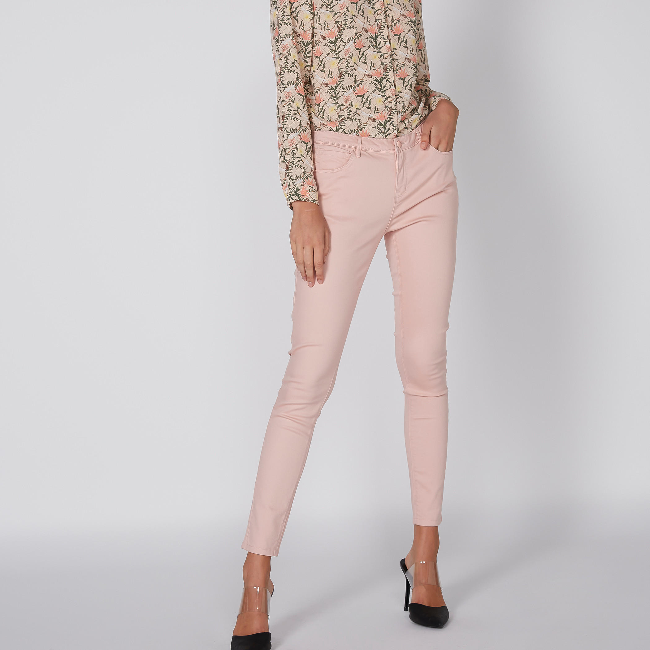 بنطال شينو طويل بقصّة ضيقة-women-clothing-bottoms-trousers-image-4