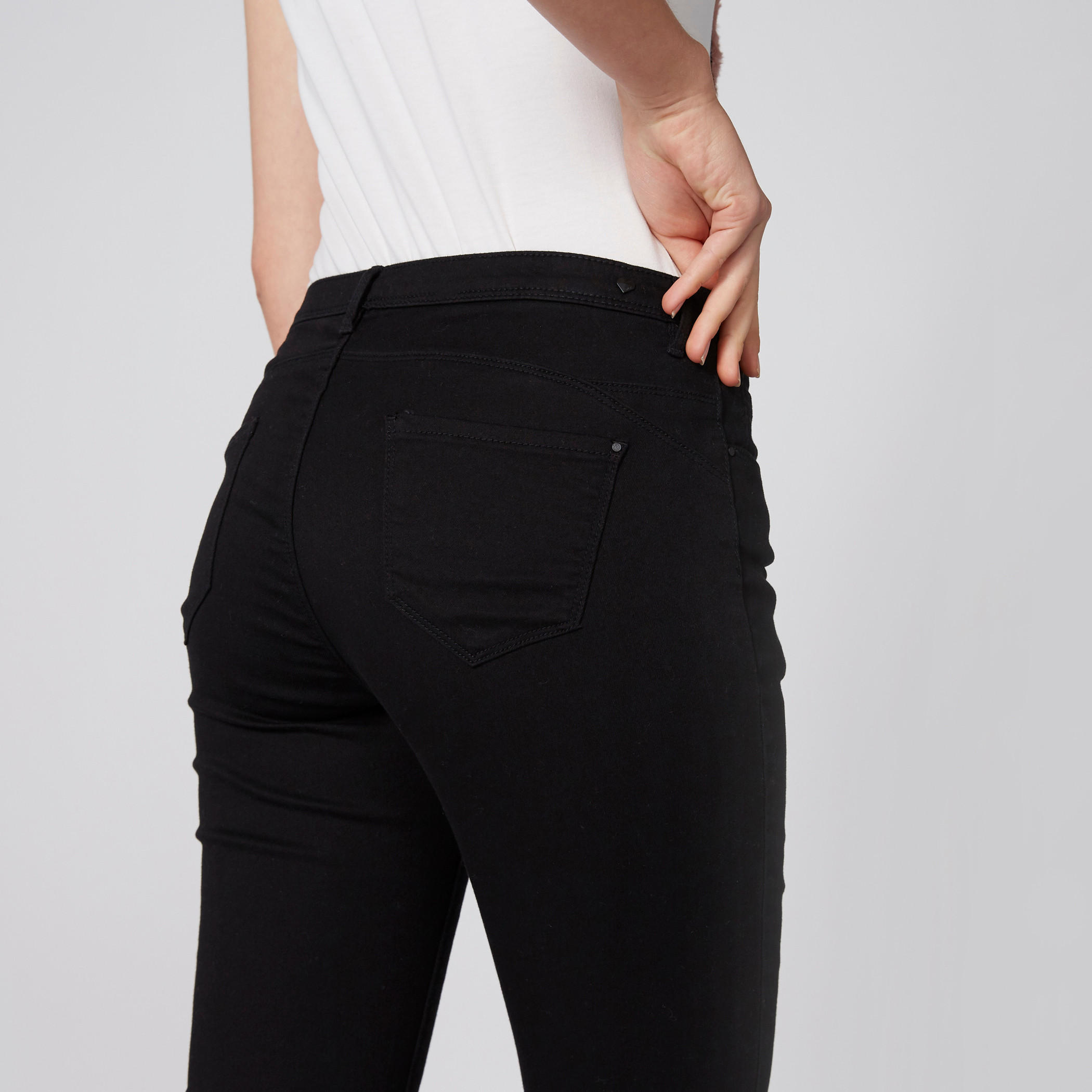 بنطال جينز طويل بزر إغلاق وجيوب-women-clothing-bottoms-jeans-image-4