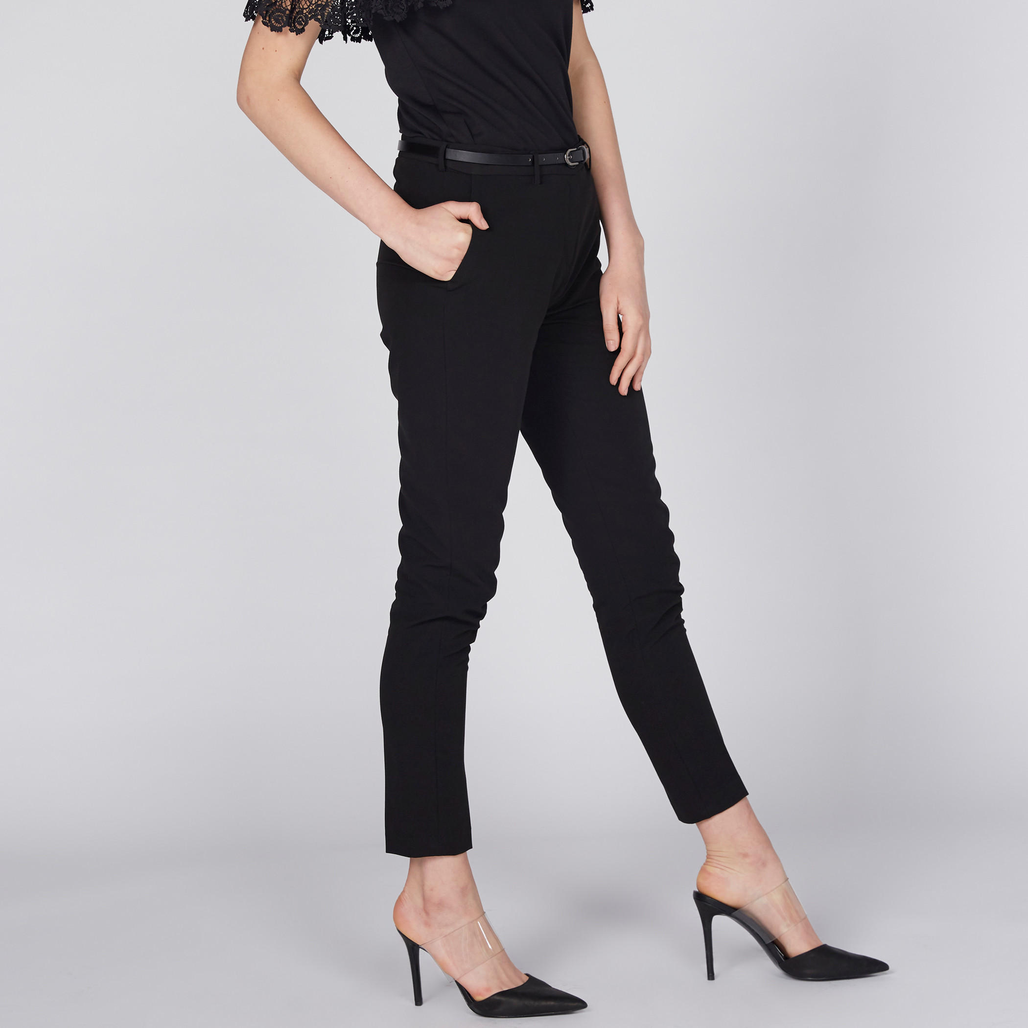 بنطال قصير بجيوب-women-clothing-bottoms-trousers-image-3