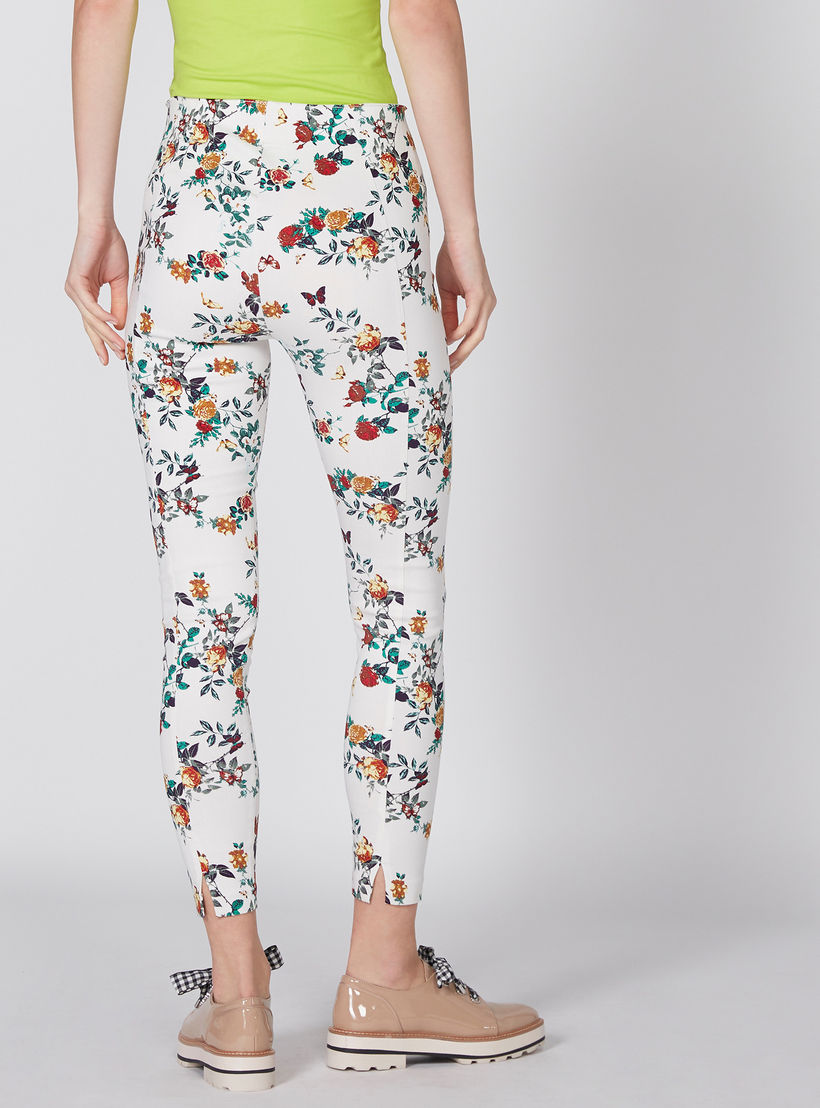 بنطال طويل بقصّة ضيّقة وخصر مطاطي مزيّن بطبعات-women-clothing-bottoms-leggings-image-5