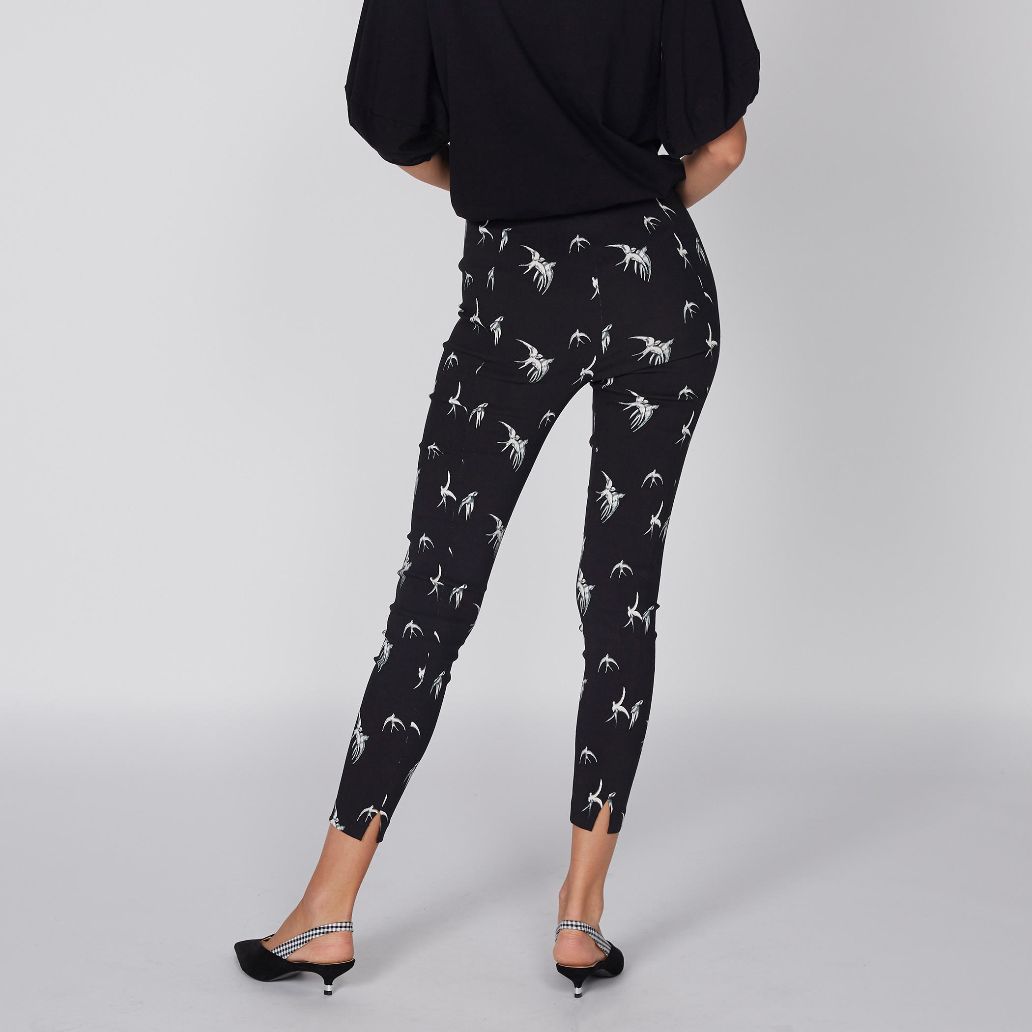 بنطال ليقنز بارتفاع متوسط وخصر مطّاطي وطبعات-women-clothing-bottoms-leggings-image-5